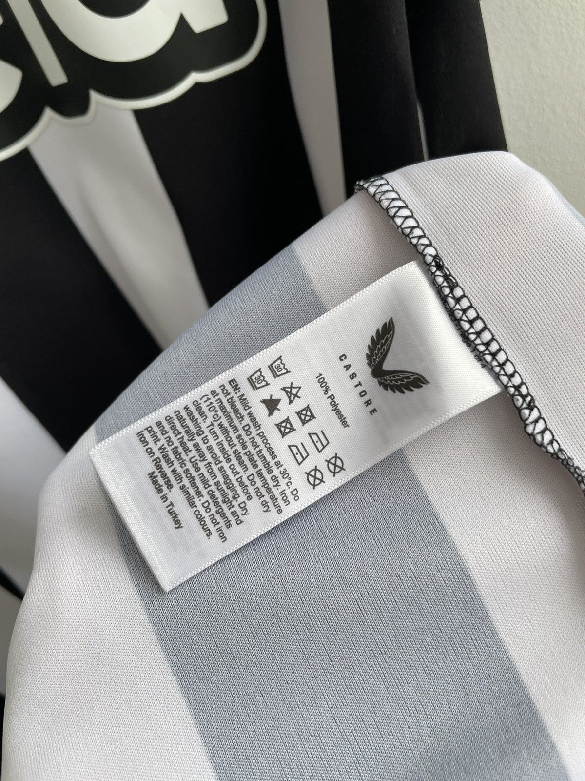 Castore Newcastle United 2023 2024 Home Football Shirt Soccer Jersey Size US L / EU 52-54 / 3 - 13 Thumbnail