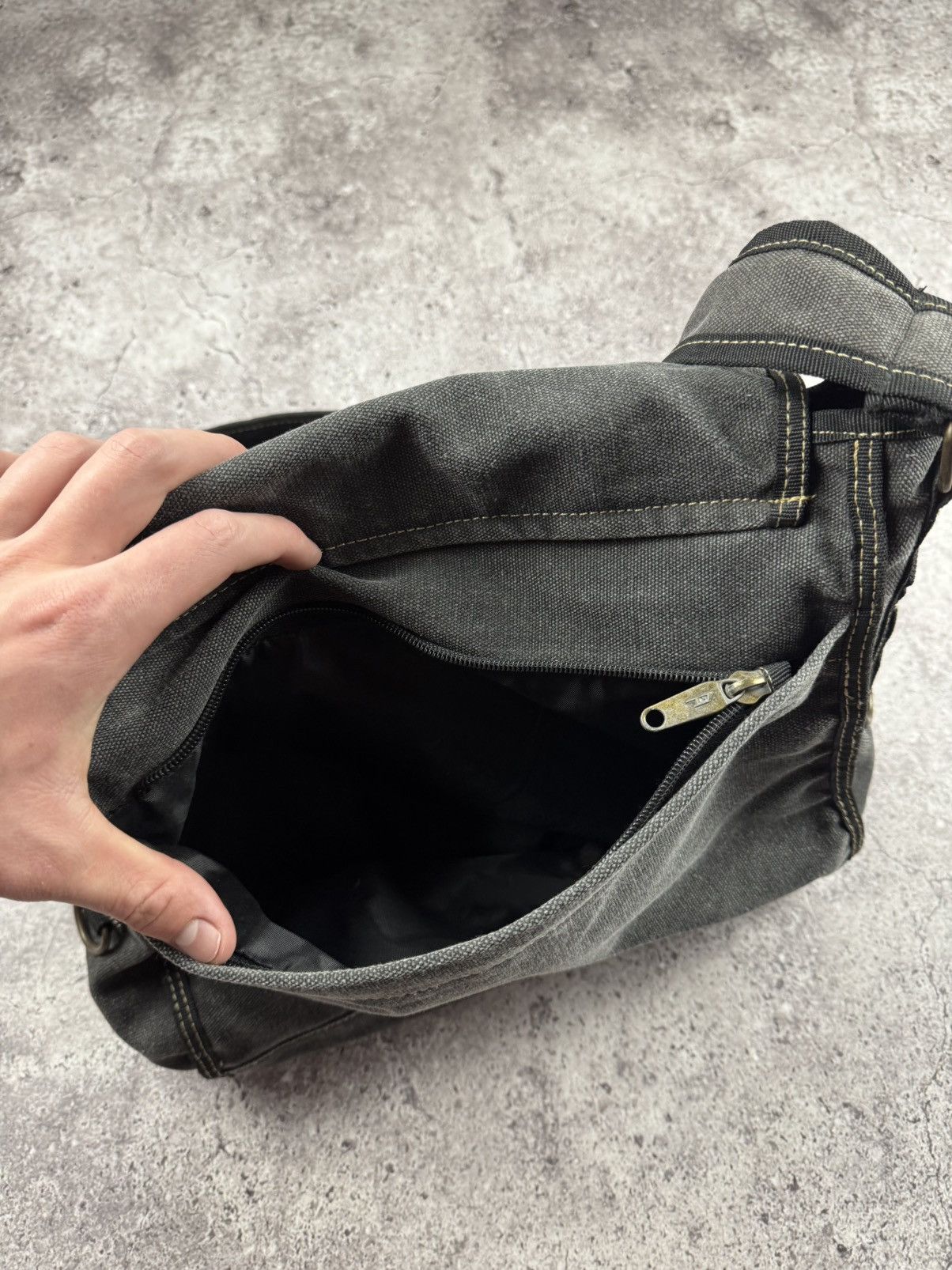 Diesel Vintage Y2K Diesel Messenger Crossbody Japanesse denim Bag Size ONE SIZE - 16 Thumbnail
