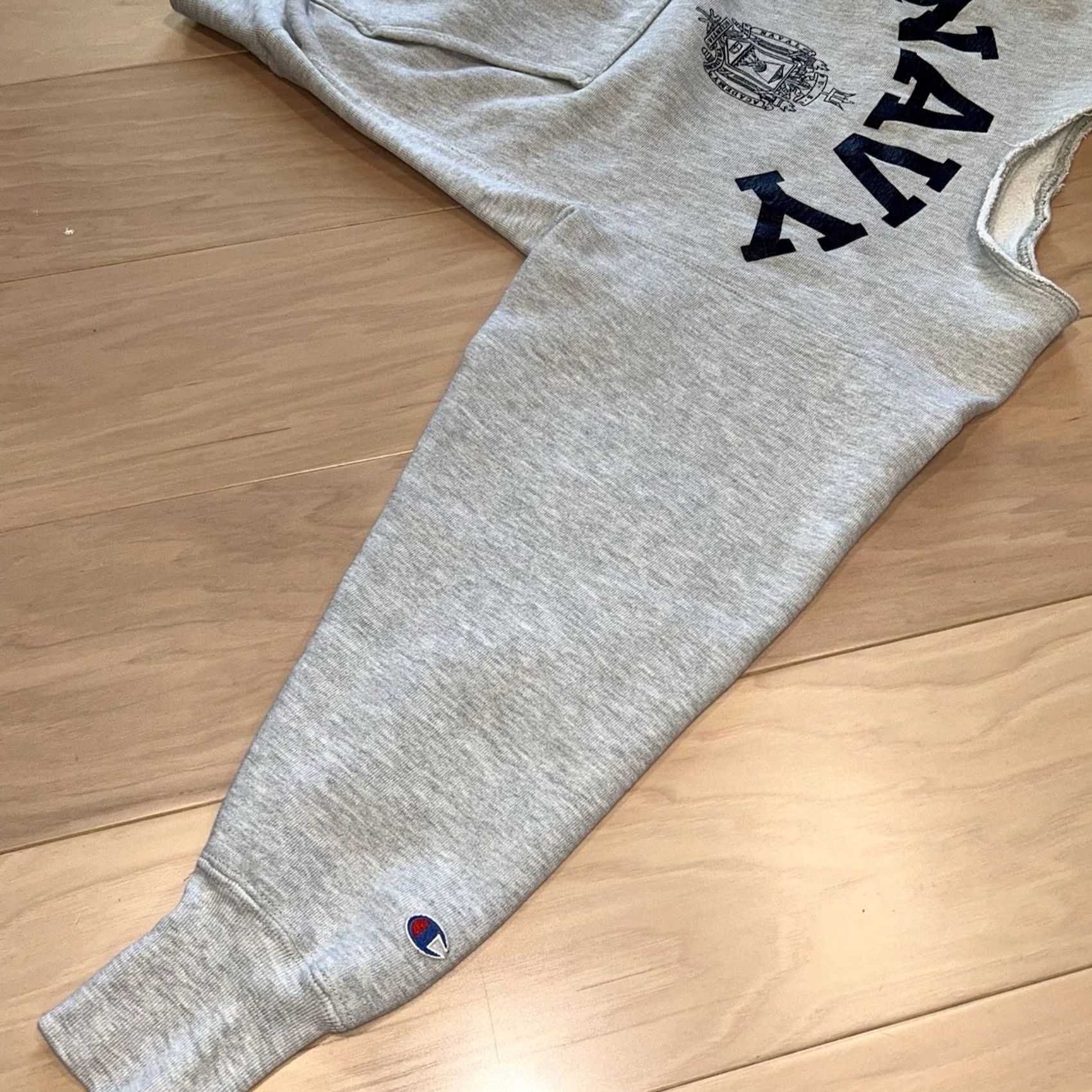 Champion VINTAGE Champion Reverse Weave Hoodie Gray Navy Size Medium Mens 80s Regular Pullover Embroidered Logo Pocket Heavyweight Fleece Machine Washable Size US M / EU 48-50 / 2 - 3 Thumbnail