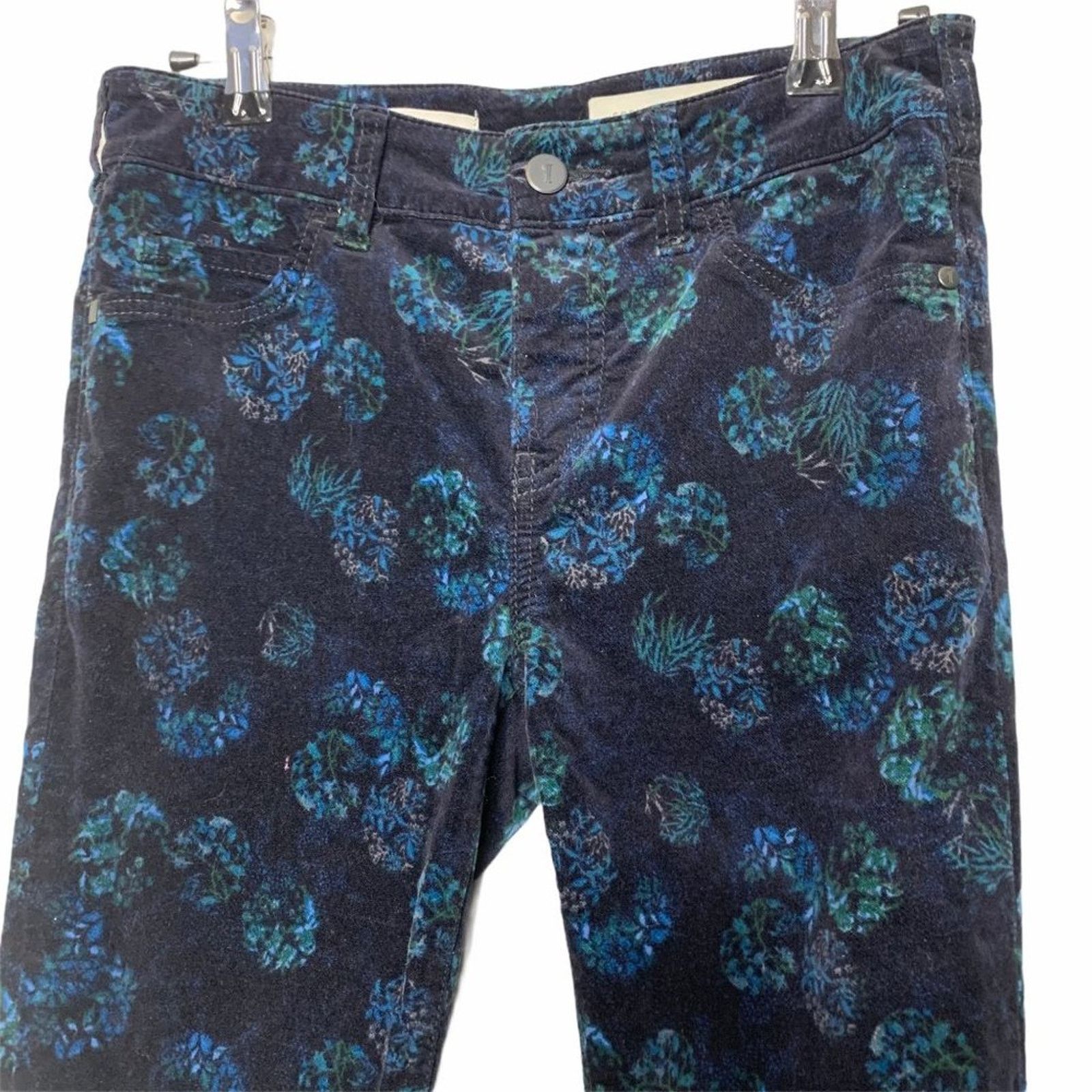 Anthropologie Anthro Pilcro Letterprs Script 25 P Navy Floral Velvet Pants Size 25" / US 0 / IT 36 - 1 Thumbnail