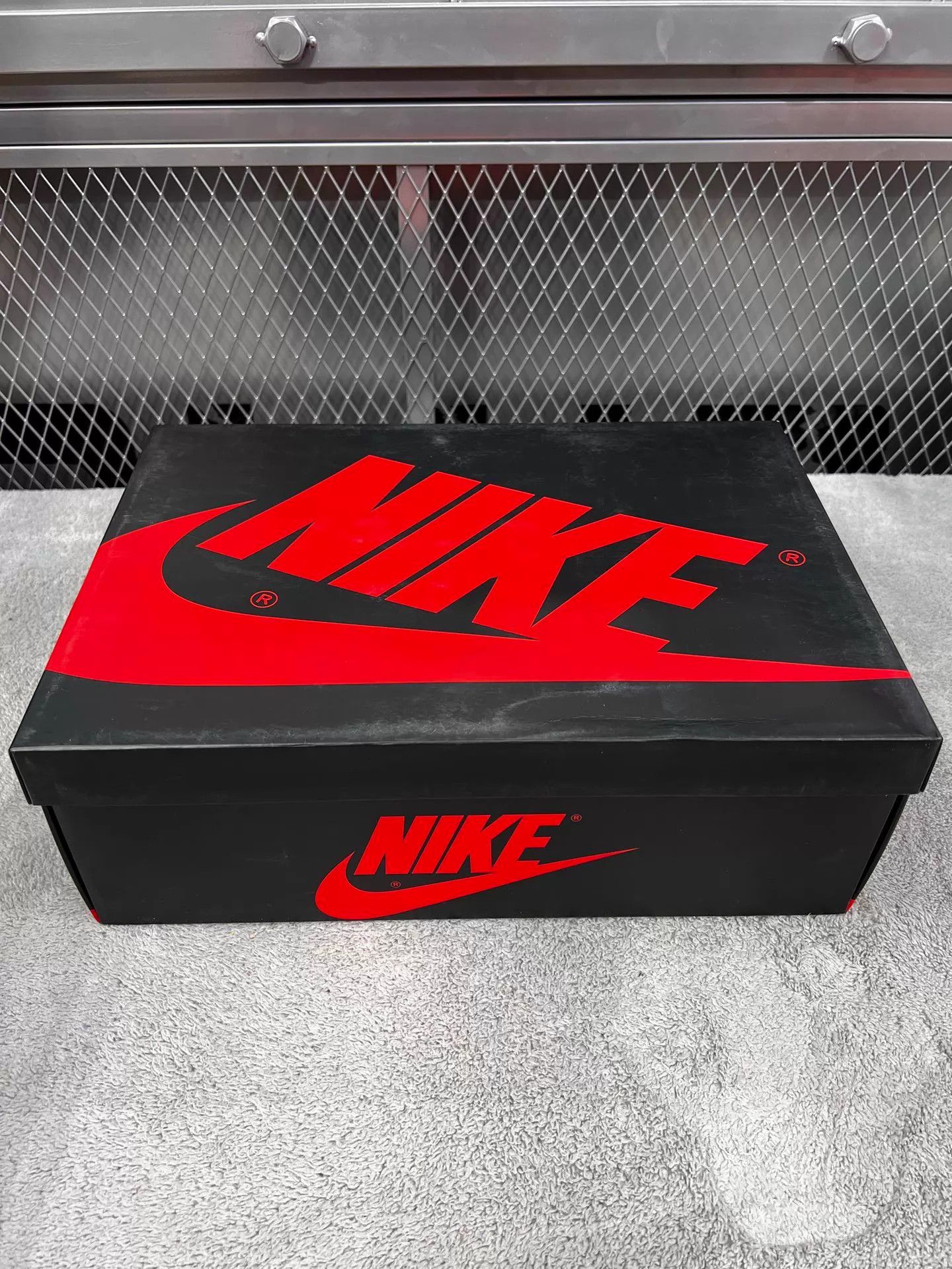 Nike Air Jordan 1 Retro High OG Black Red Infrared 44 Size US 11 / EU 44 - 8 Thumbnail
