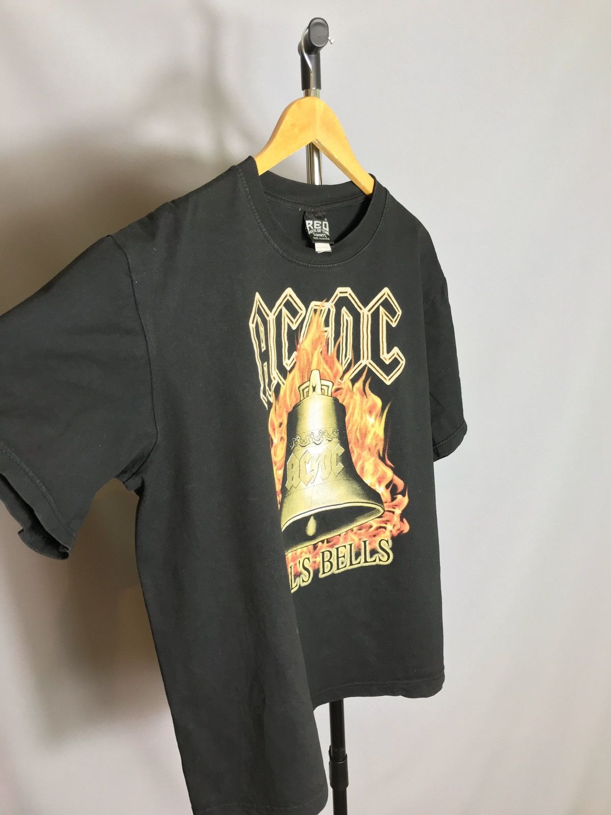AC/DC × Band Tees red rock of the t shirt ac/dc hells bells mens black rock Size US XL / EU 56 / 4 - 3 Thumbnail