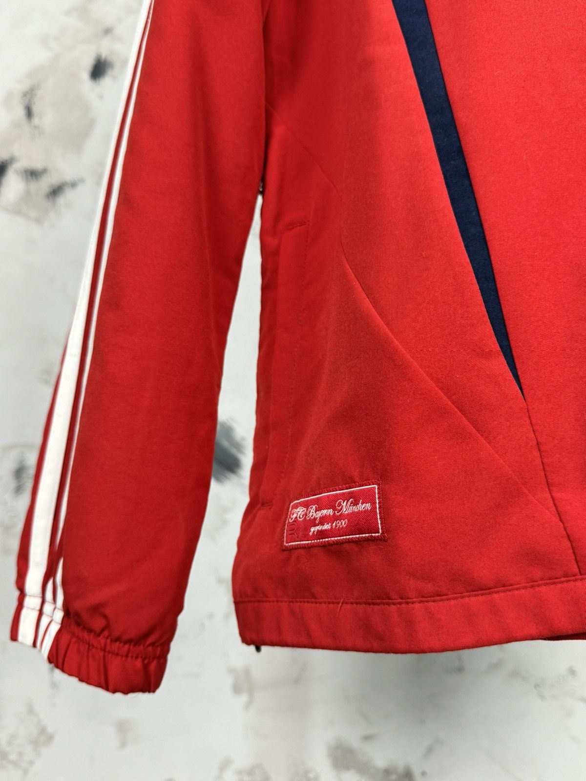 Vintage Vintage Adidas FC Bayern Munich Zip Jacket Size S Size US S / EU 44-46 / 1 - 3 Thumbnail