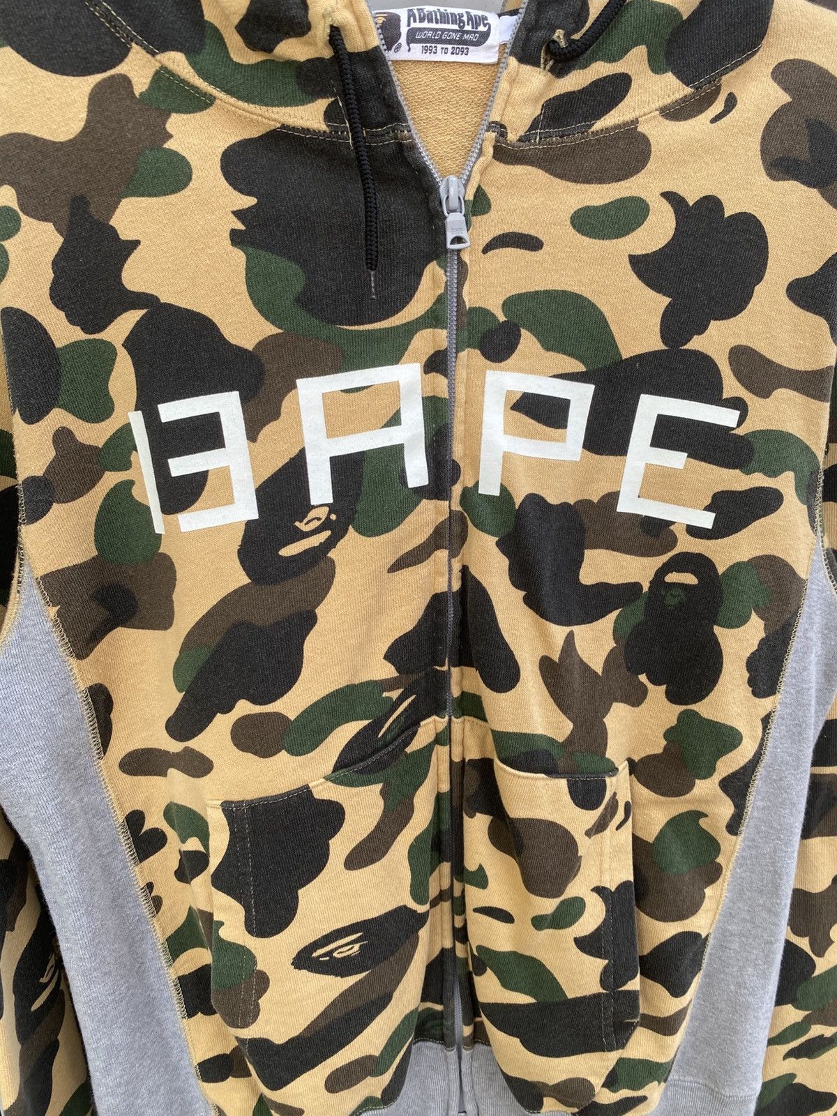 Bape Bape 1st Camo Glow in The Dark Full Zip Hoodie Size M Size US M / EU 48-50 / 2 - 3 Thumbnail