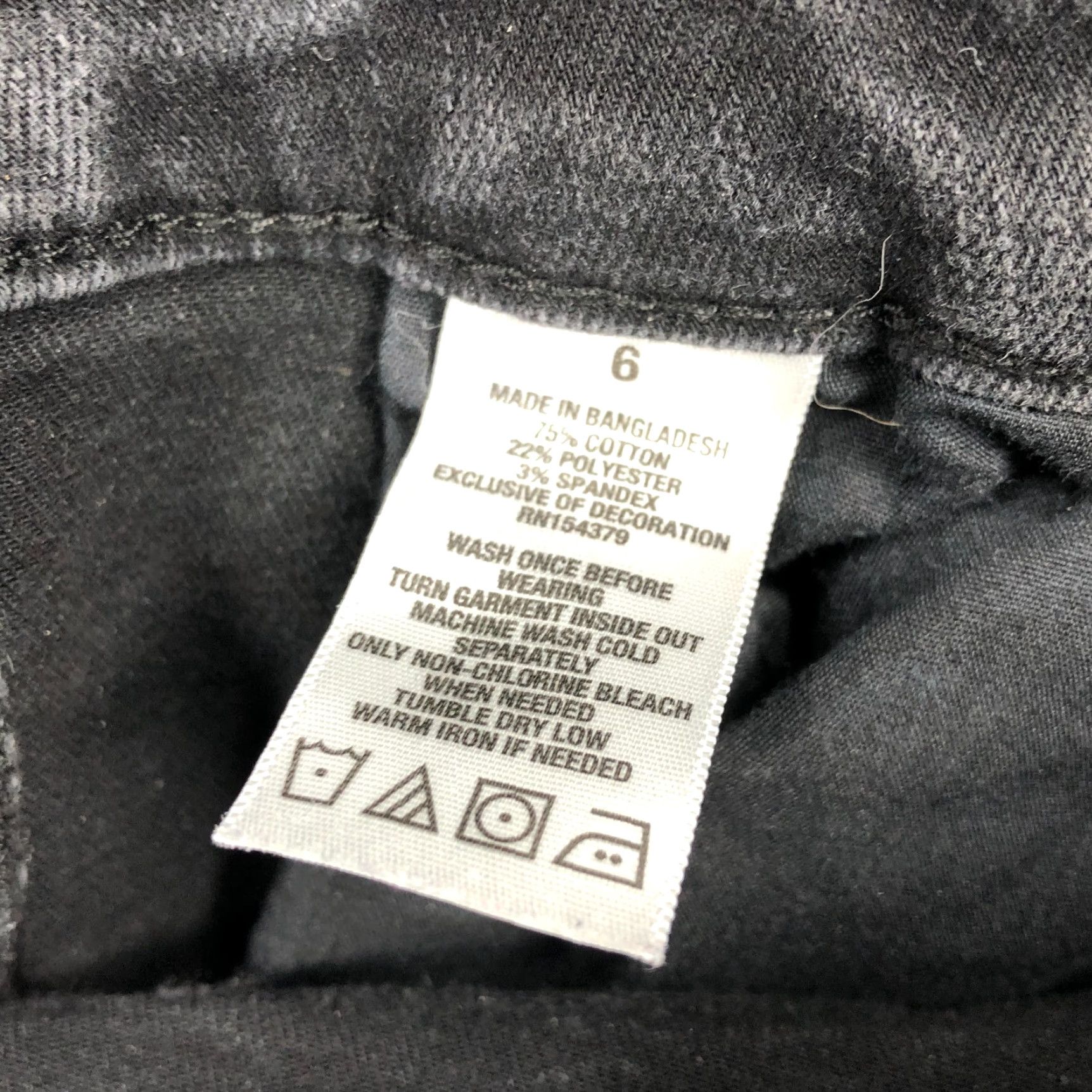 Vintage Aero Shorts Women 6 Black Cut Off High Rise Midi Rolled Cuff Distressed Jorts Size 28" / US 6 / IT 42 - 7 Thumbnail