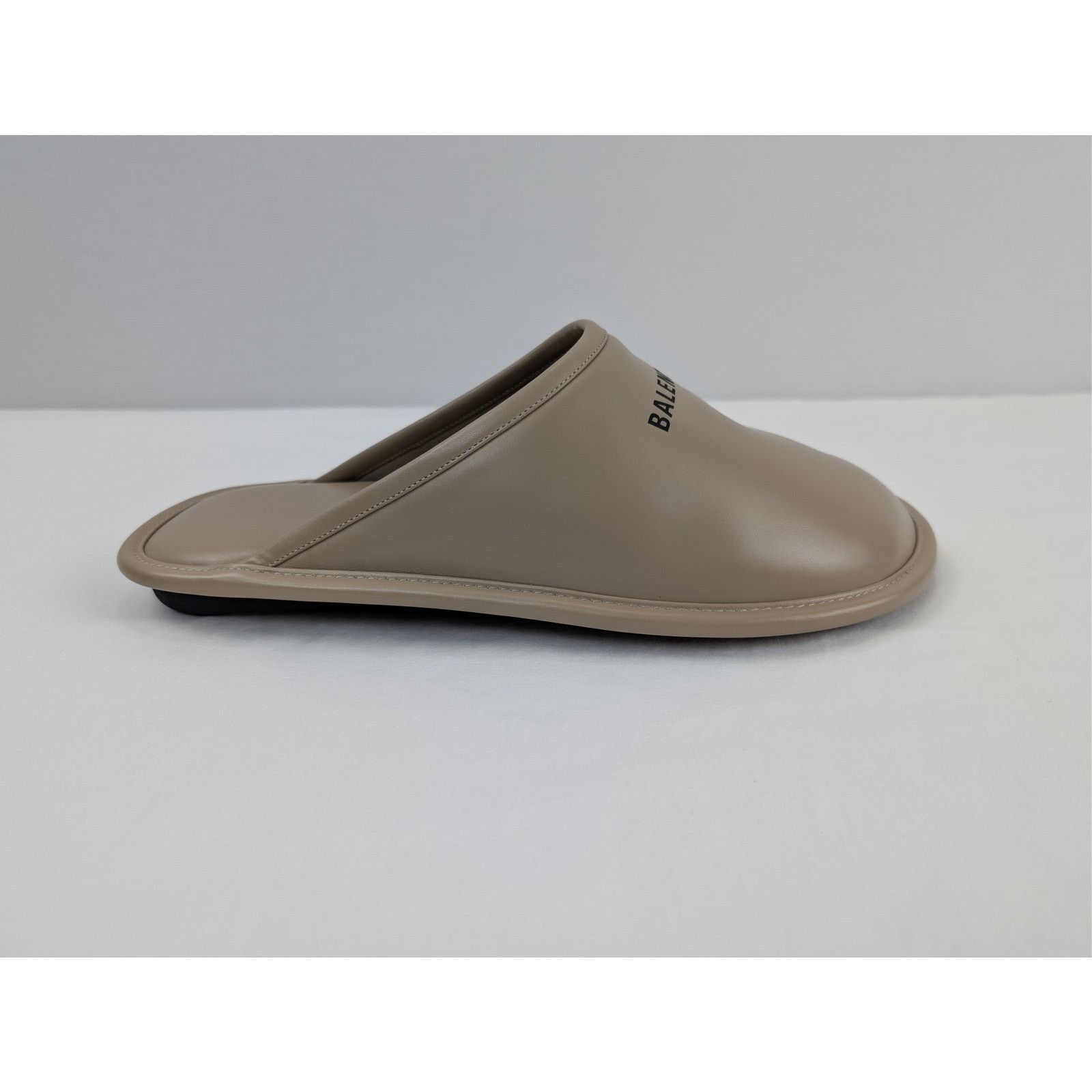 Balenciaga o1rshd1 Carrera Lux Calfskin Home Flat Slipper Taupe/Black Size US 10 / EU 43 - 4 Thumbnail