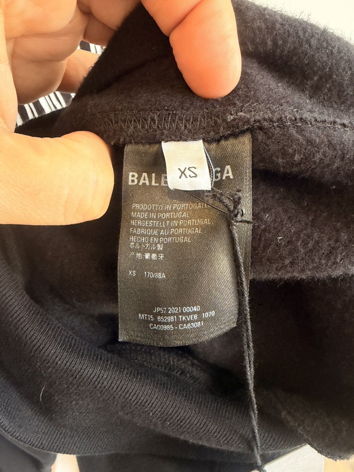 Balenciaga Balenciaga Oversized Logo Barcode Sweater Black Size XS Size US XS / EU 42 / 0 - 13 Thumbnail