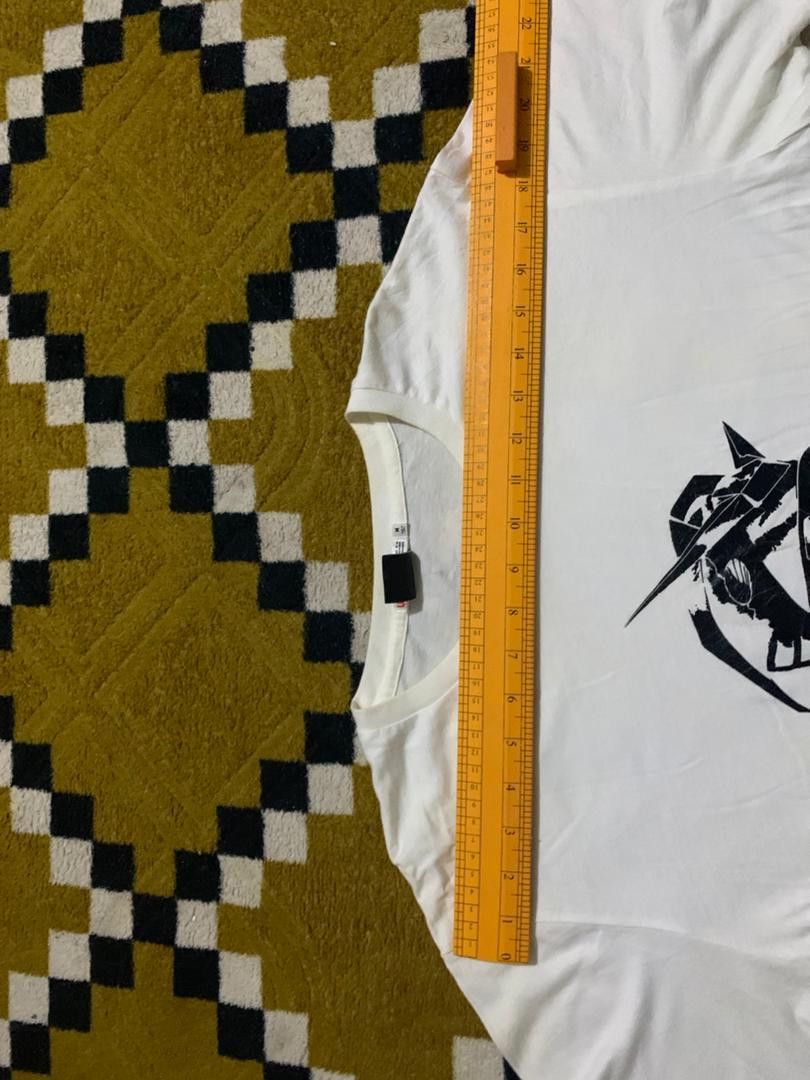 Anime e33 Uniqlo Gundam Illustrations Unicorn Gundam White Tee Size US L / EU 52-54 / 3 - 8 Thumbnail