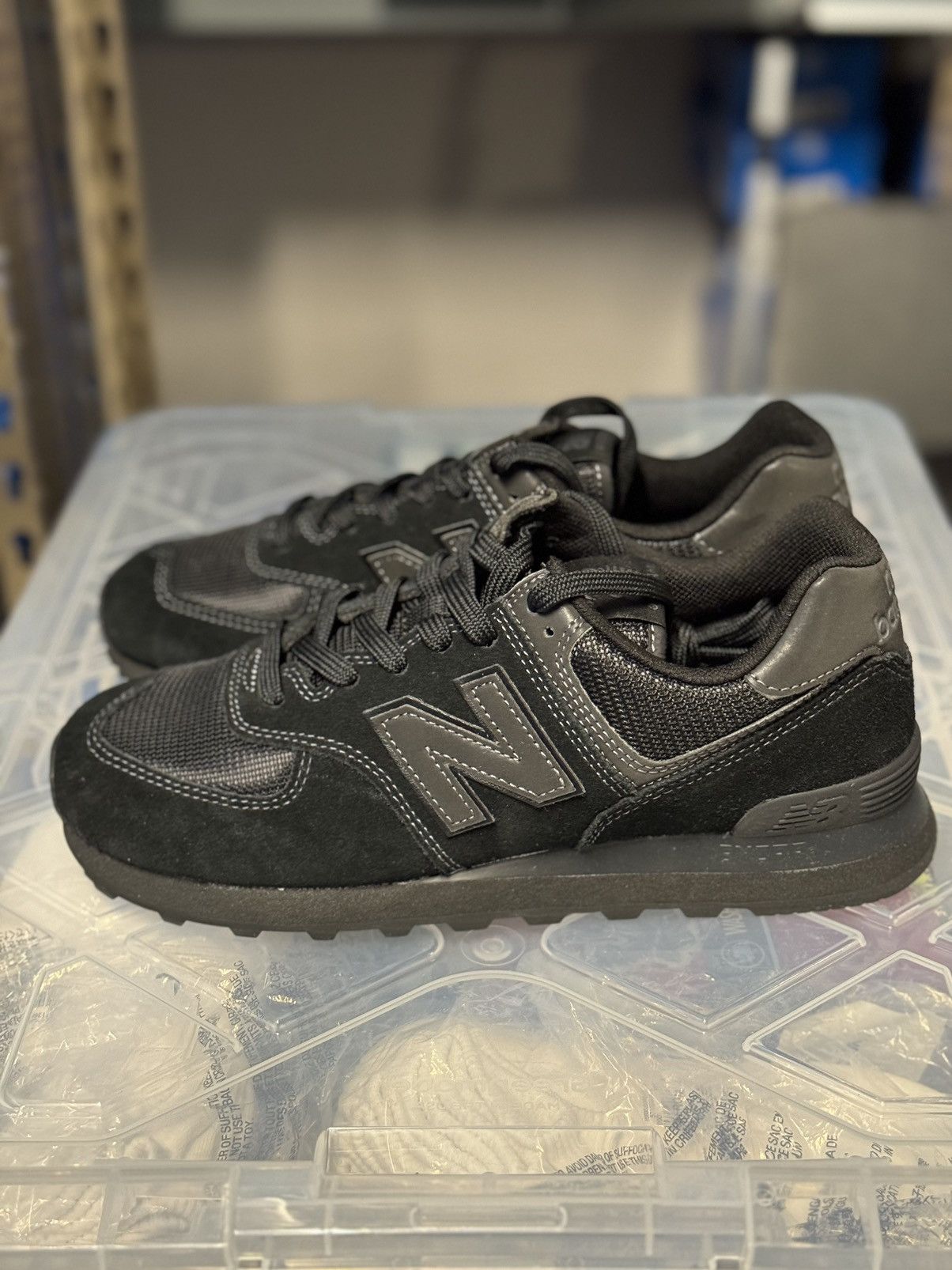 new balance 547 triple black