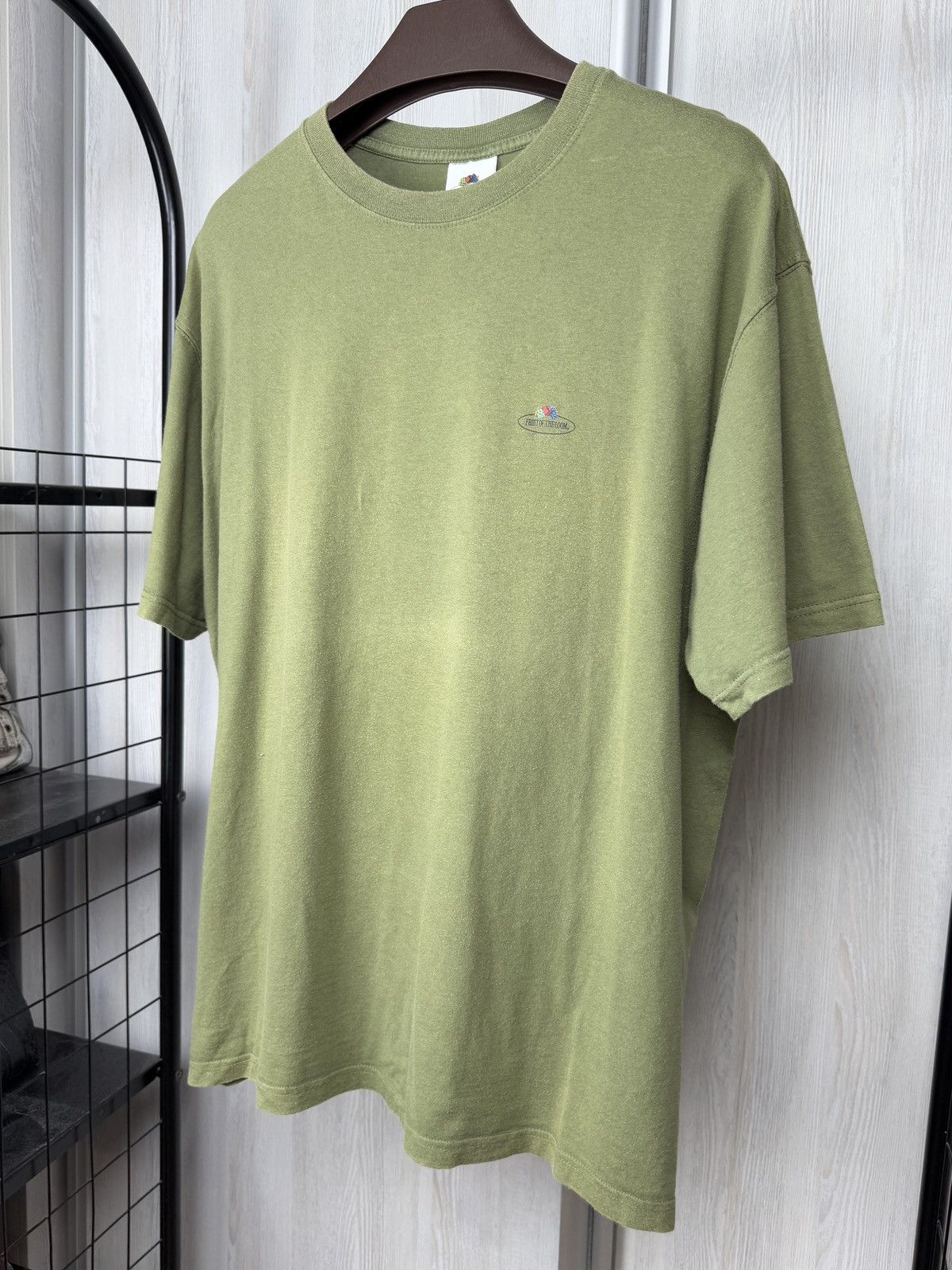 Fruit Of The Loom Fruit of the Loom vintage 90s basic blank small logo tee Size US L / EU 52-54 / 3 - 6 Thumbnail