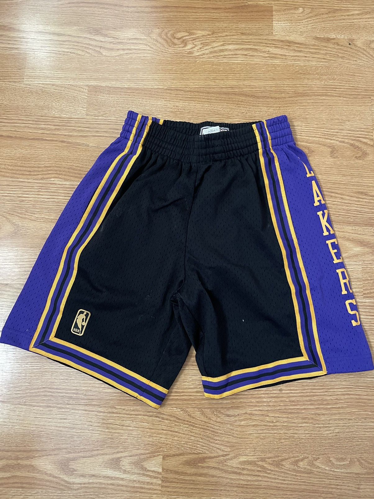 Mitchell & Ness Los Angeles Lakers Mitchell and Ness Shorts Size Small Size US 30 / EU 46 - 1 Thumbnail
