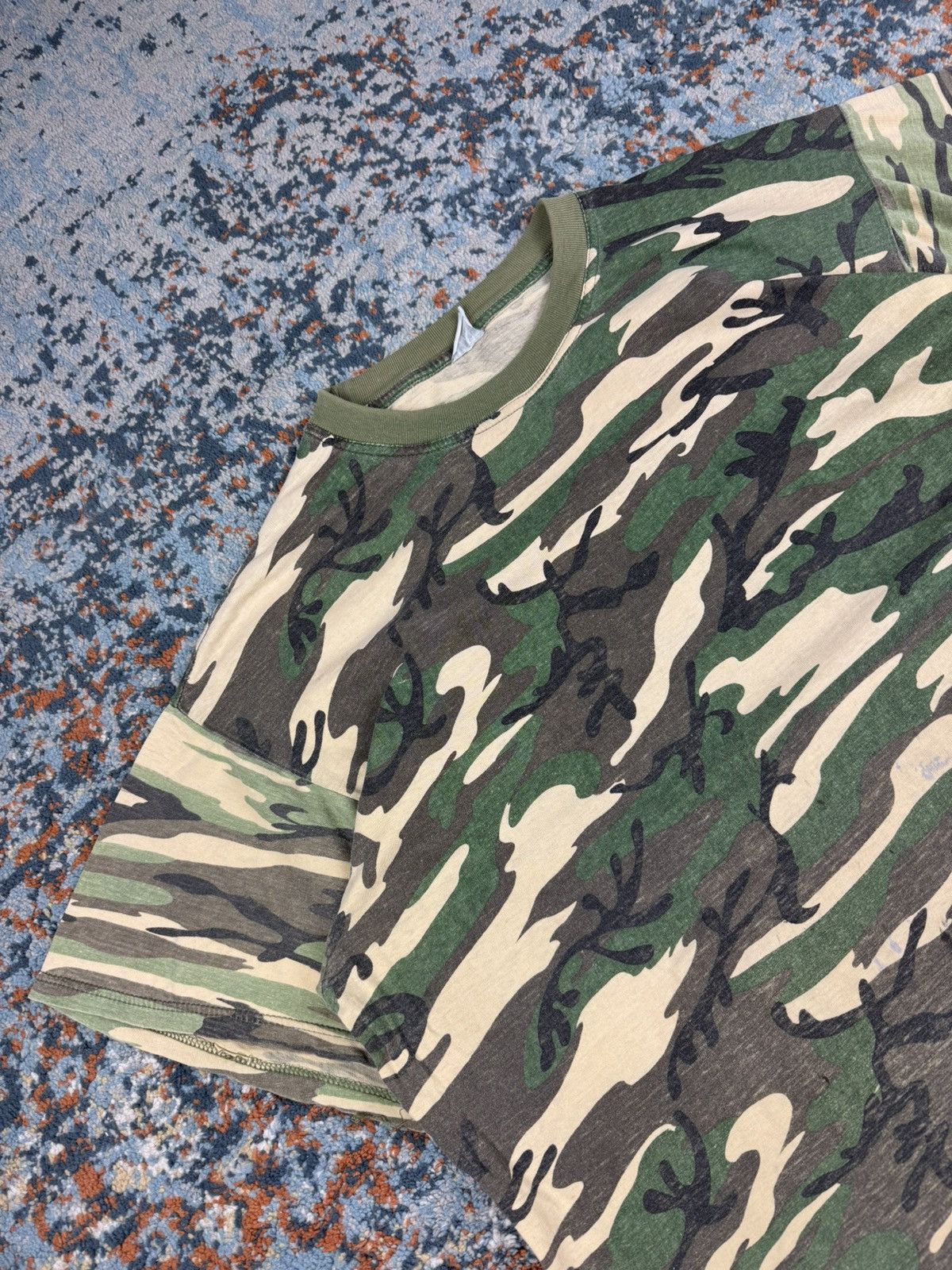 Vintage Vintage 90s camo army military distressed boxy tee kanye Size US L / EU 52-54 / 3 - 5 Thumbnail