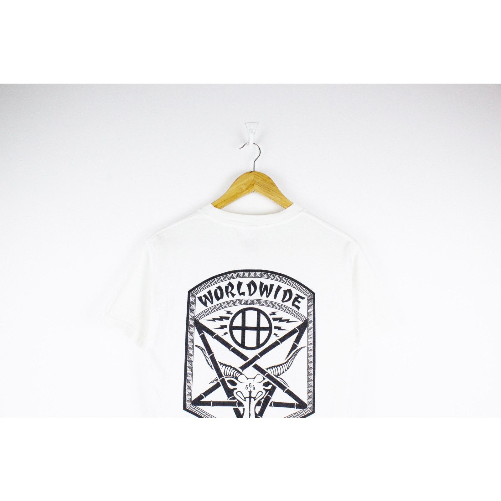 Huf × Thrasher Thrasher x HUF Worldwide Logo Crew White T-shirt Size US S / EU 44-46 / 1 - 5 Thumbnail