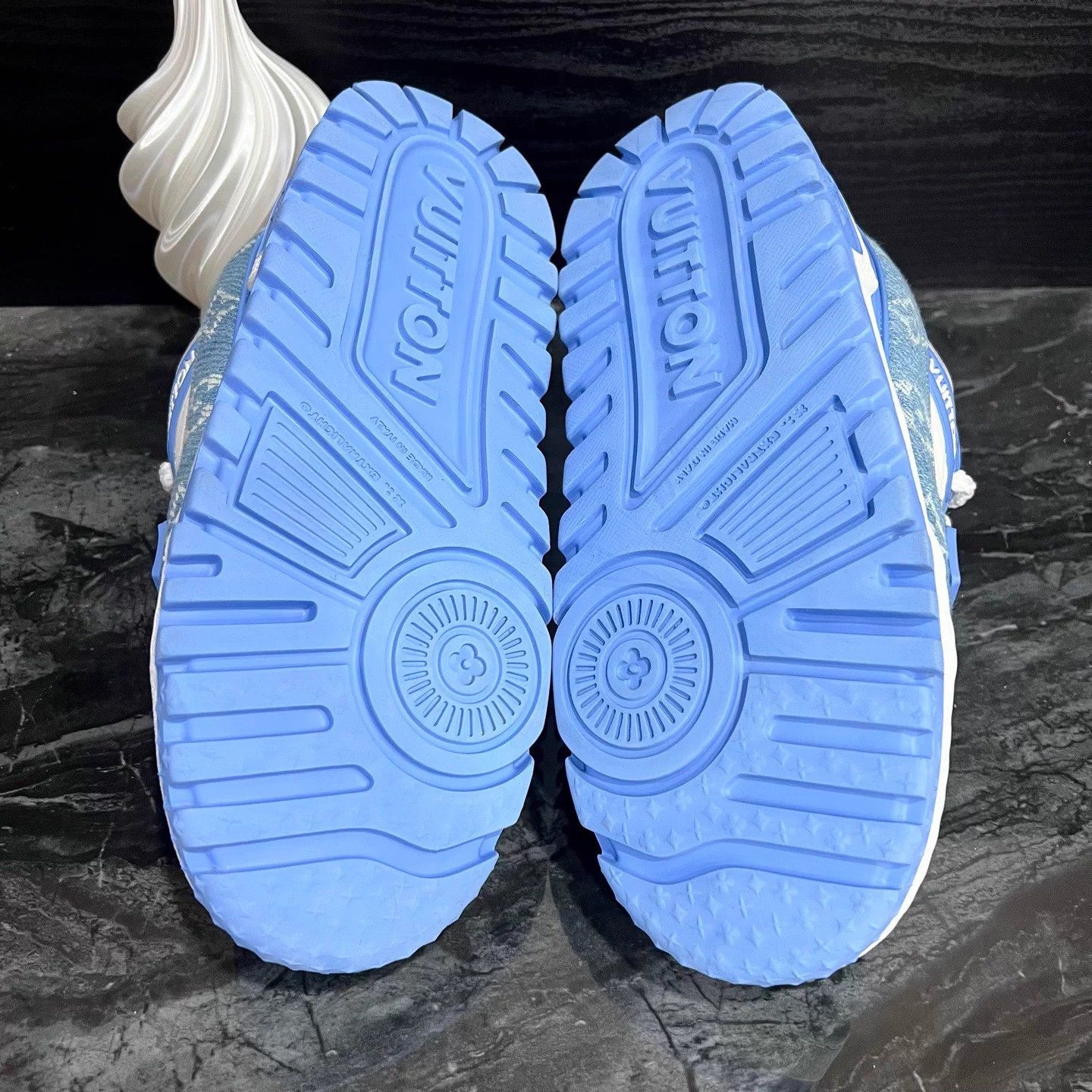Louis Vuitton TrainerMax White Blue Denim 40 EU 98 New Size US 9 / IT 39 - 5 Thumbnail