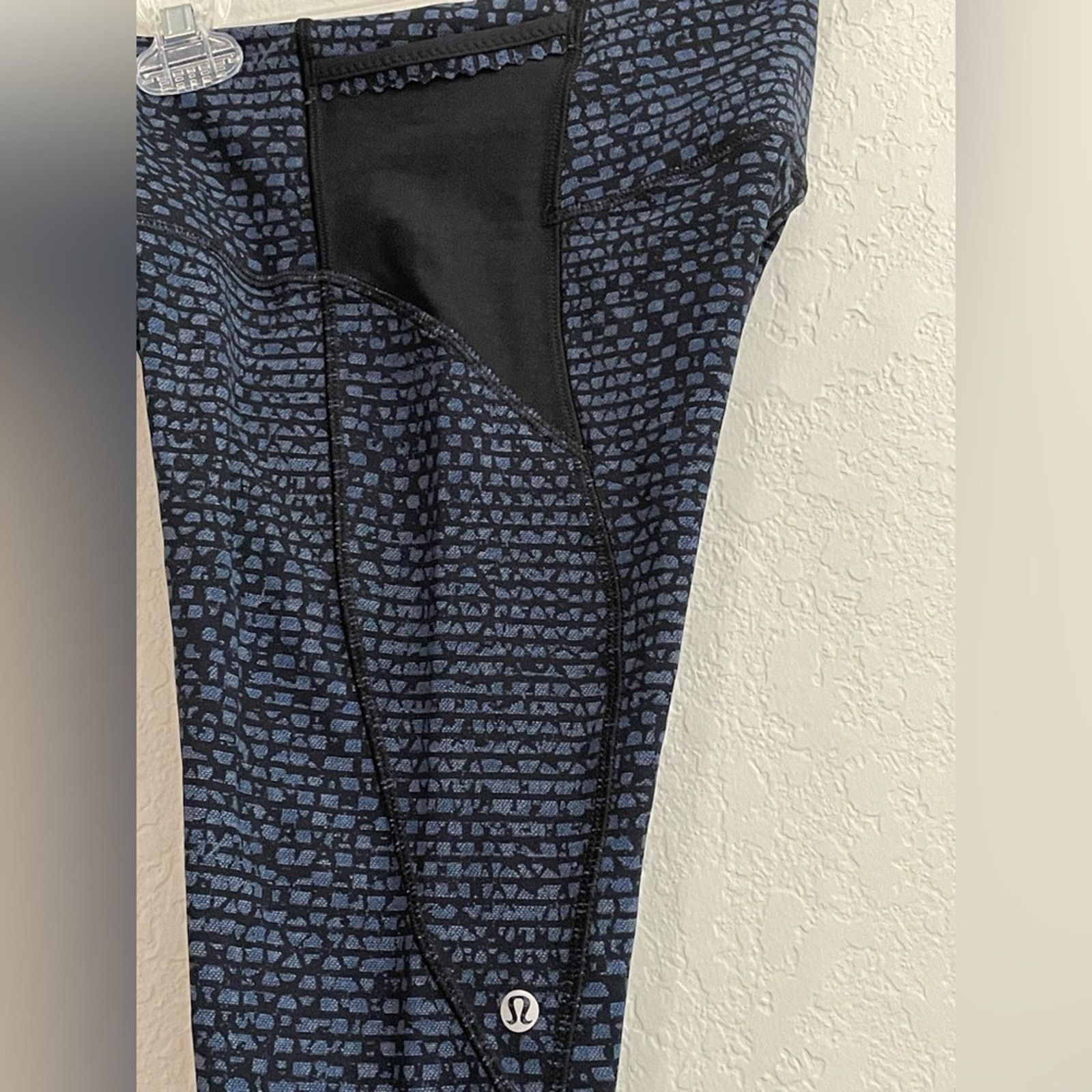 Lululemon Lululemon Shatter Weave Desert Teal 19” tights in Size 4 Size 26" / US 2 / IT 38 - 7 Thumbnail