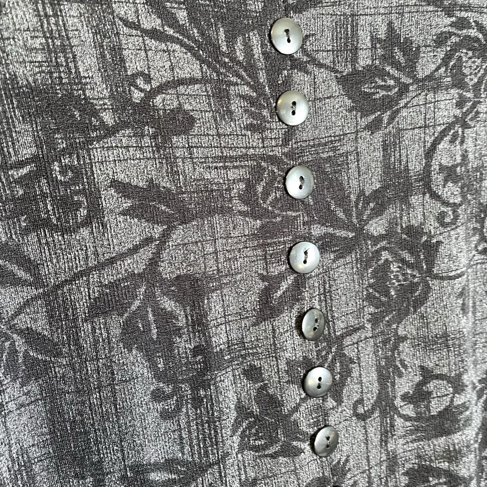 Vintage VINTAGE Fashion Bug Blouse Shirt Women XL Gray Black Floral Short Sleeve Round Neck Pullover Knit Polyester Size XL / US 12-14 / IT 48-50 - 2 Thumbnail