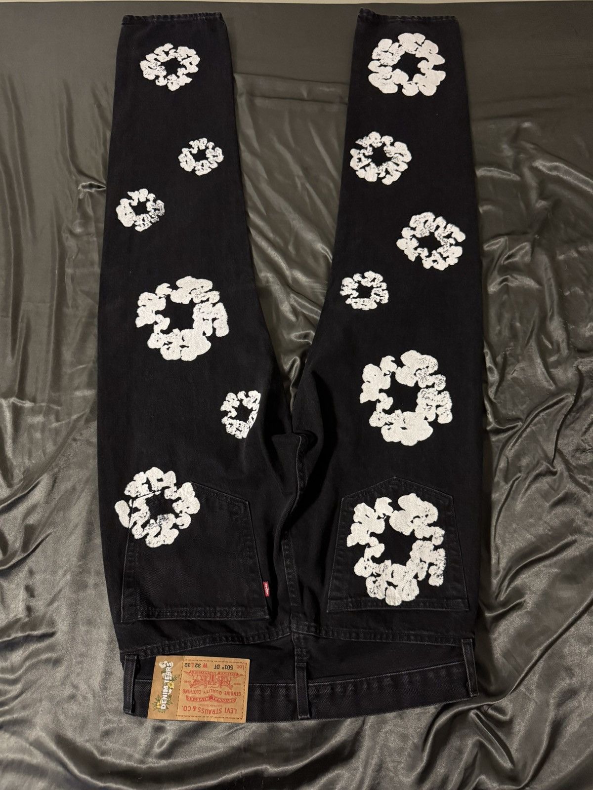 DENIM TEARS × Levi's Levi’s x Denim Tears Cotton Wreath 501 Jeans Black W32 Size US 32 / EU 48 - 2 Thumbnail