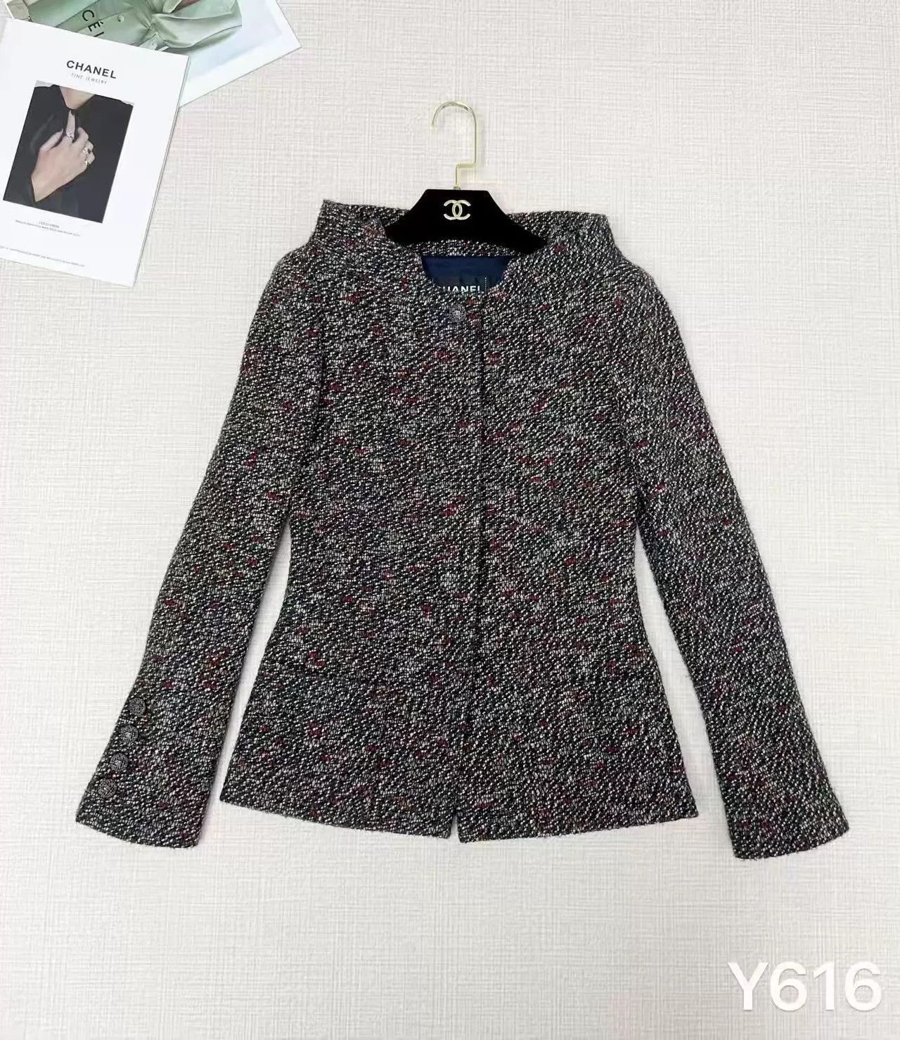 Chanel CHANEL tweed waisted short jacket 36 like new Size XS / US 0-2 / IT 36-38 - 1 Thumbnail