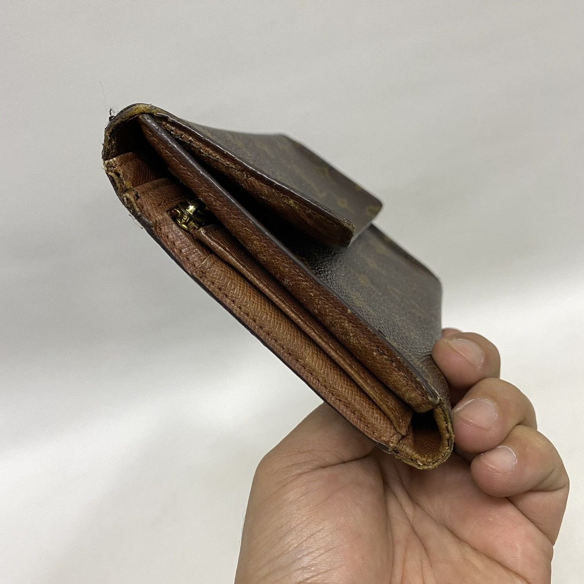Louis Vuitton ‼️LASTDROP‼️ AUTHENTIC LOUIS VUITTON MONOGRAM WALLET Size ONE SIZE - 5 Thumbnail