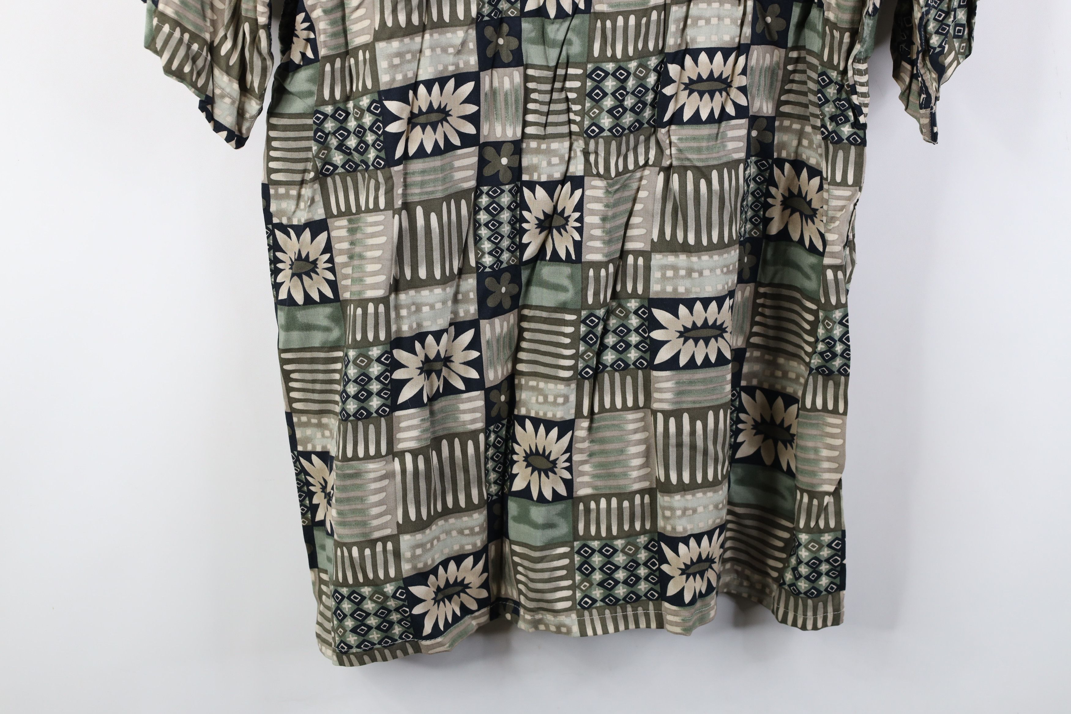 Vintage Vintage 90s Streetwear Gabardine Hawaiian Button Shirt Size US M / EU 48-50 / 2 - 10 Thumbnail
