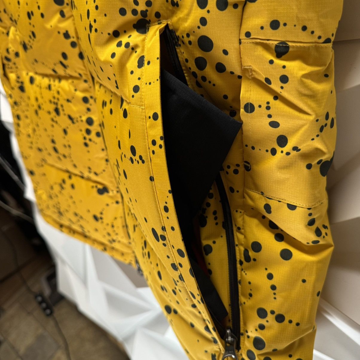 Goretex × Japanese Brand × Nike ACG NikeLab ACG Vest Gore-Tex Yellow Paint Splatter Womens S Size S / US 4 / IT 40 - 7 Thumbnail