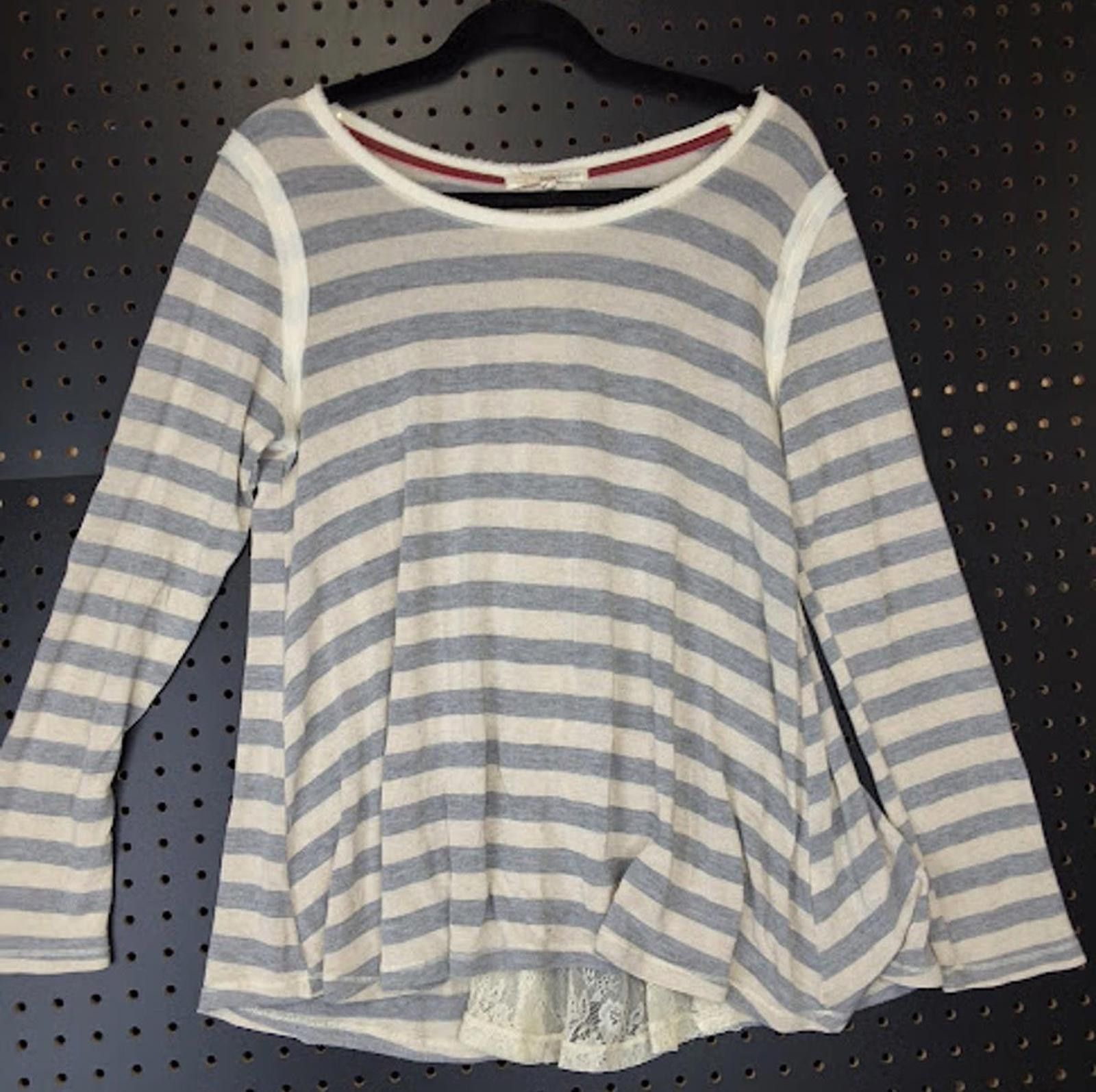 Reindee Lusion Chic Striped Lace Back Long Sleeve Top XL - Stylish & Comfy! Size XL / US 12-14 / IT 48-50 - 1 Thumbnail