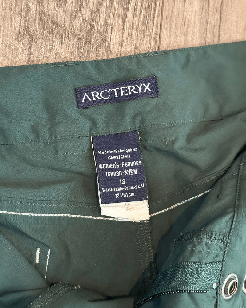 Arc'teryx Arc'teryx Women's Long Green Bermuda Cargo Shorts - 12 (32) Size 32" / US 10 / IT 46 - 6 Thumbnail
