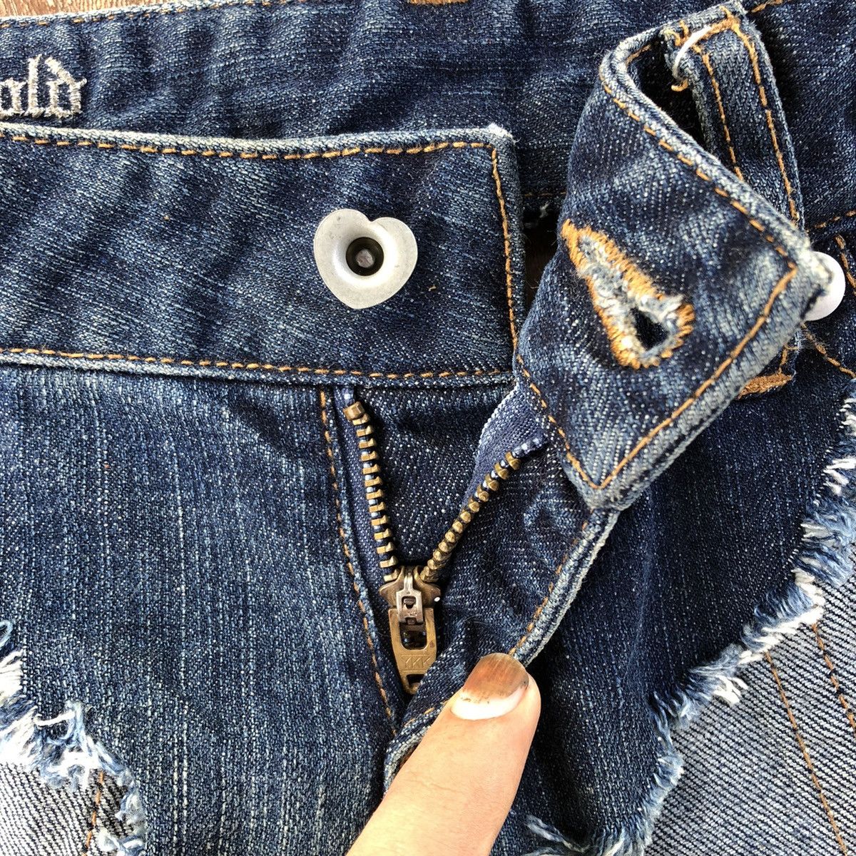 Japanese Brand Thrashed Faded Heart Of Gold Denim ERD GRUNGE Short Pant Size 32" / US 10 / IT 46 - 3 Thumbnail