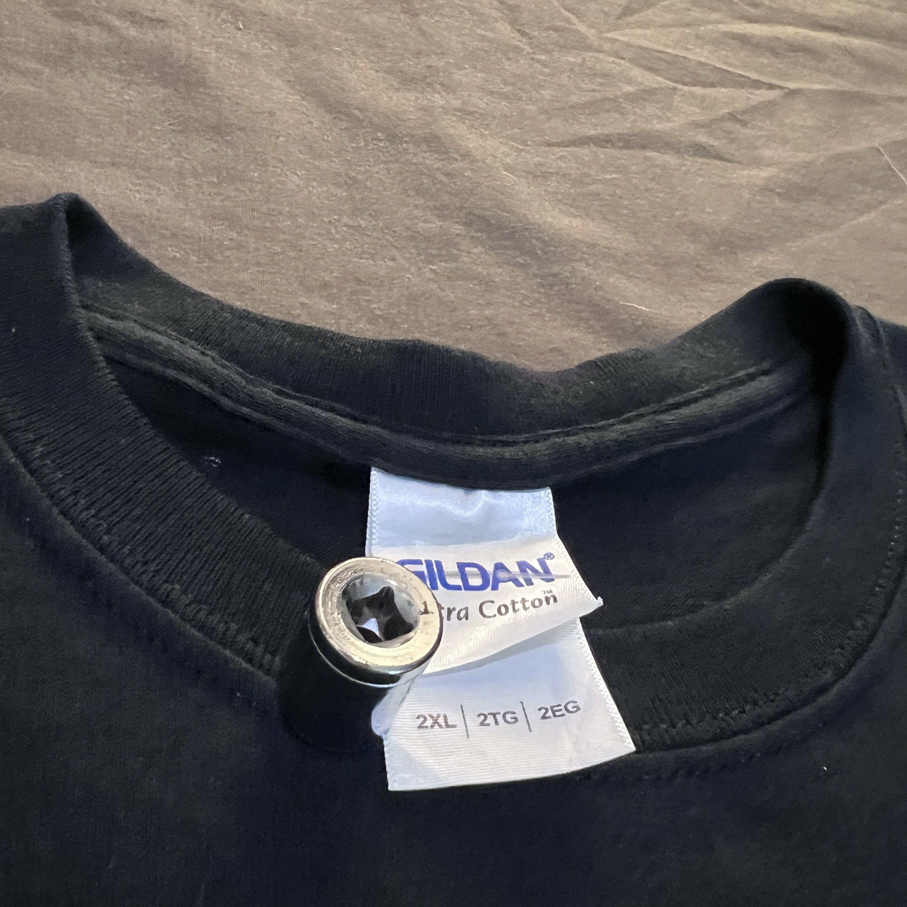 Vintage Vintage Y2K The Dinner Detective Promo Tee 2XL Colt pistol Size US XXL / EU 58 / 5 - 3 Thumbnail