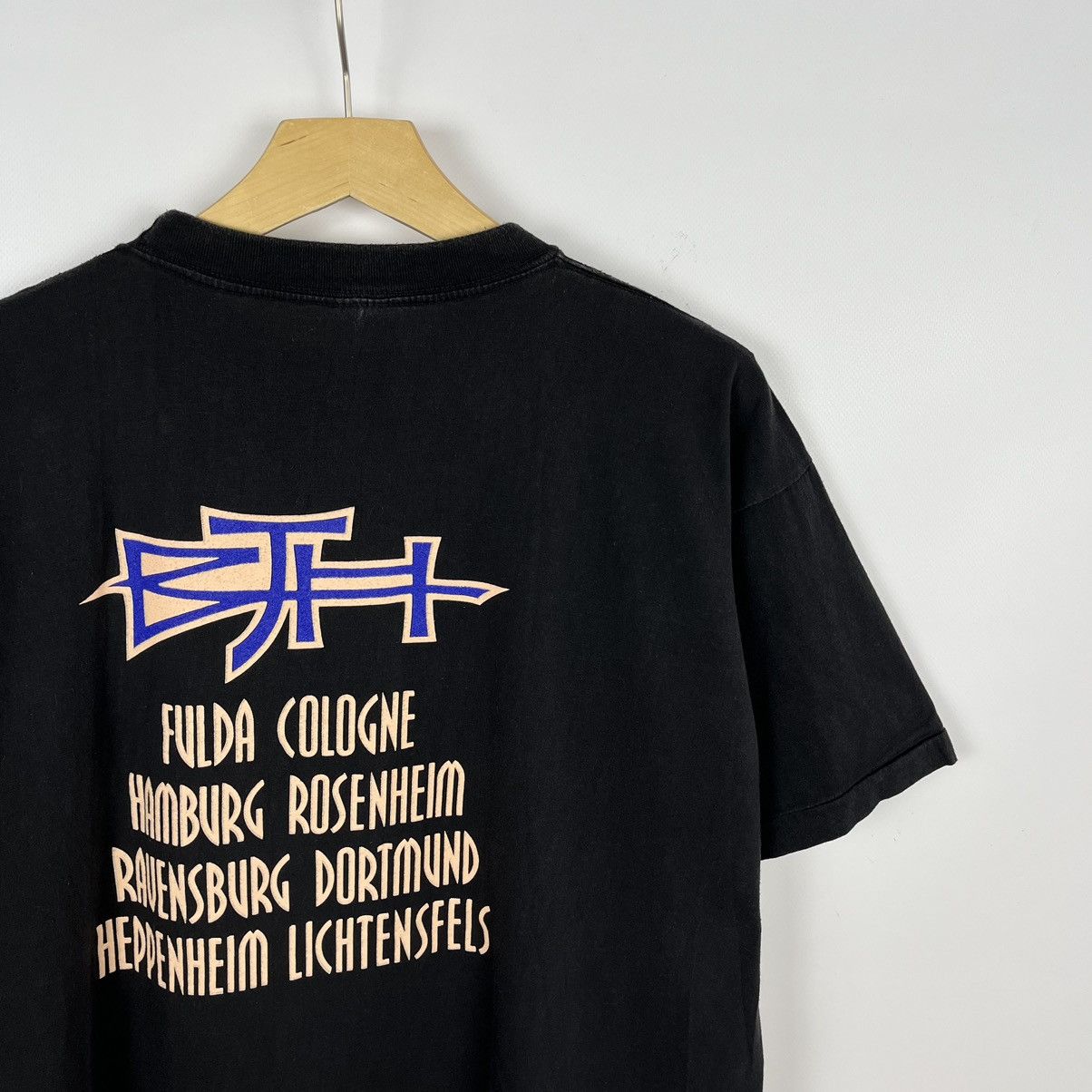 Band Tees Vintage Barclay James Harvest “caught in the light” tee 1993 Size US L / EU 52-54 / 3 - 11 Thumbnail