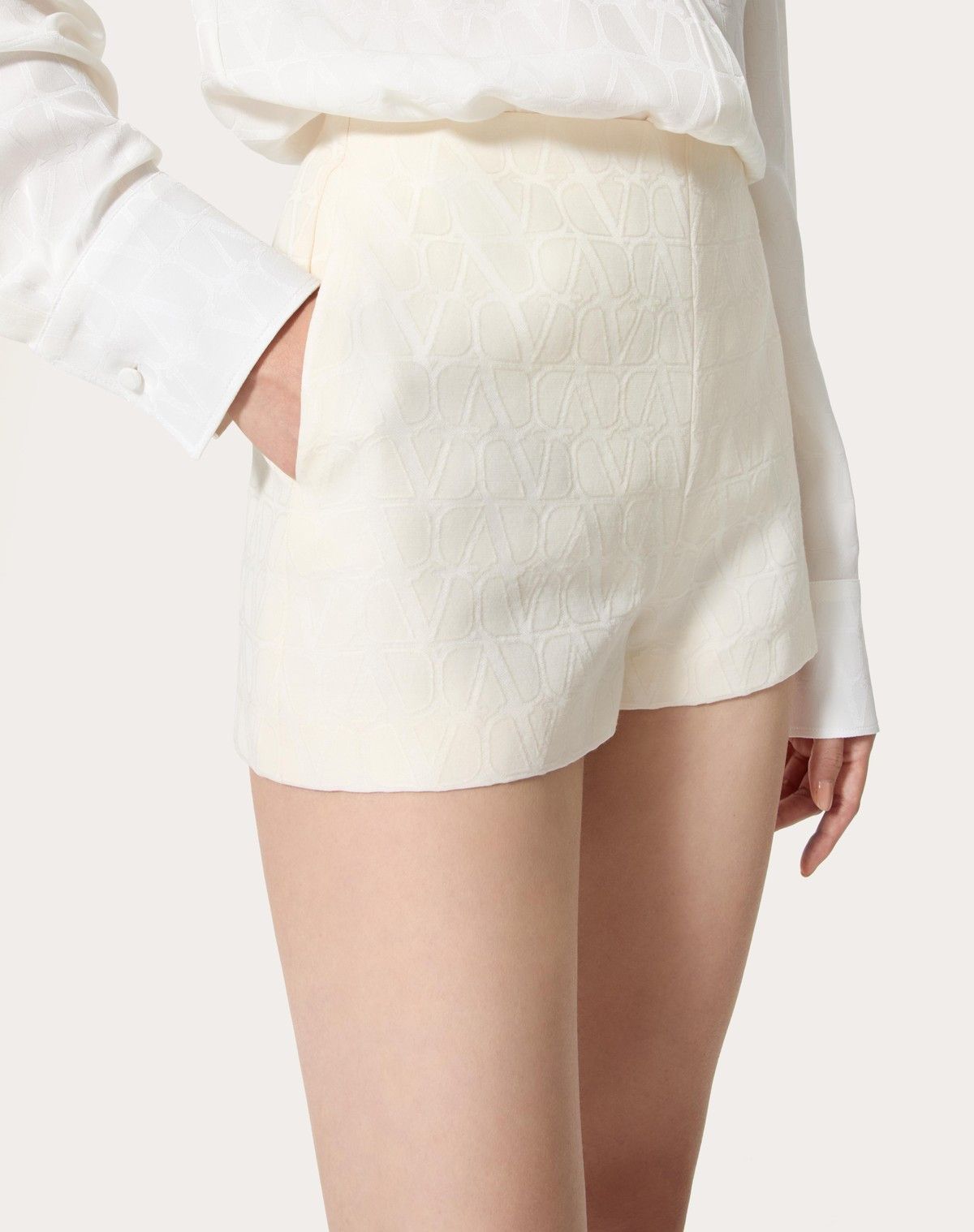 Valentino o1s1wg110525 Toile Iconographe Crepe Couture Shorts in White Size 28" / US 6 / IT 42 - 6 Thumbnail