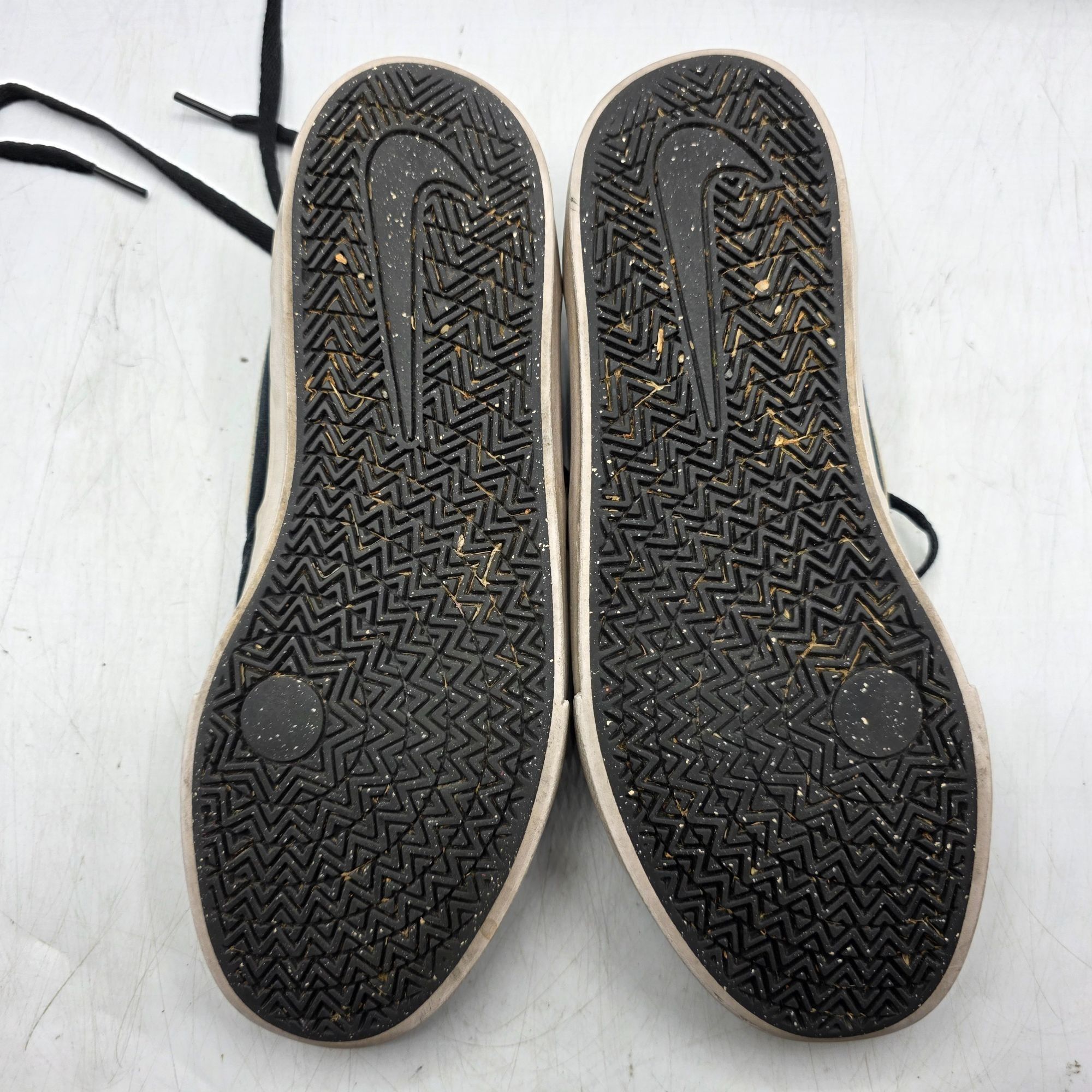 Nike Nike SB Charge Womens Size 9 Black White Sneaker Shoes Casua Size US 9 / EU 42 - 8 Thumbnail