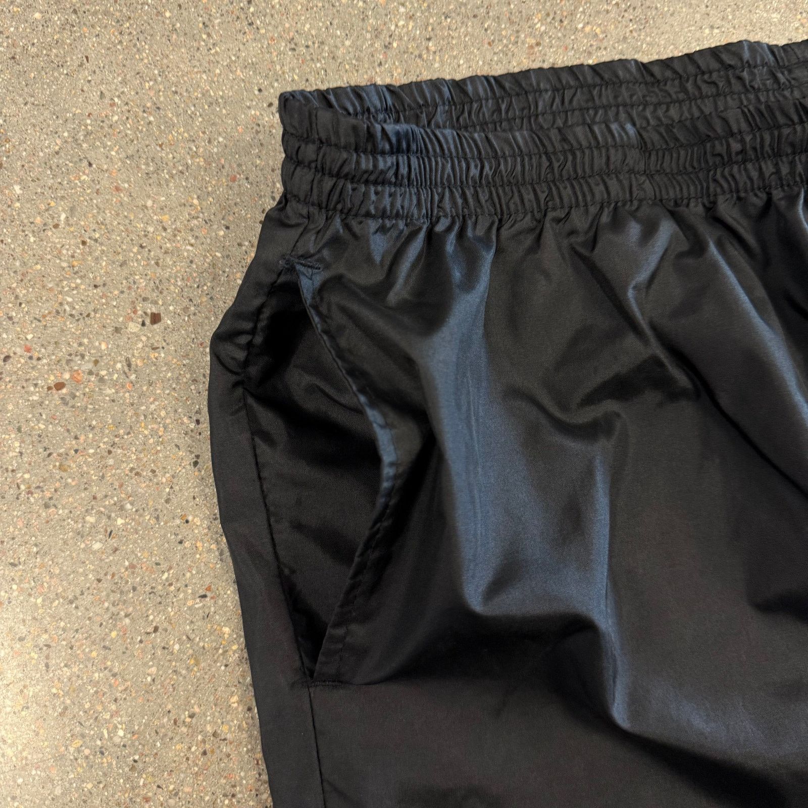 Adidas Vtg adidas Trefoil Track Pants Black Nylon M 80s 90s Taiwan Size US 32 / EU 48 - 5 Thumbnail