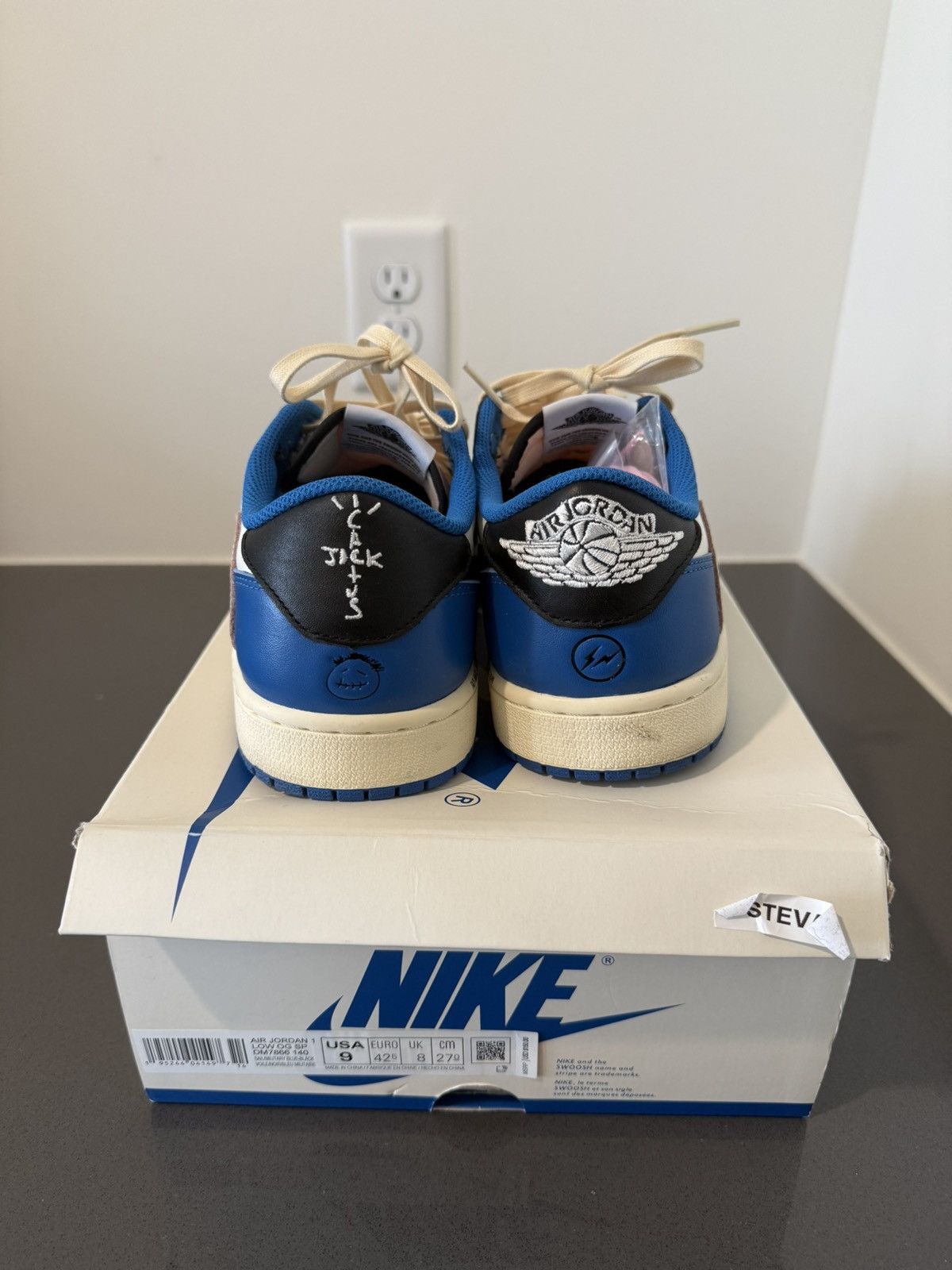 Fragment Design × Jordan Brand × Travis Scott Nike Air Jordan 1 Low OG SP Fragment Design x Travis Scott Size US 9 / EU 42 - 3 Thumbnail
