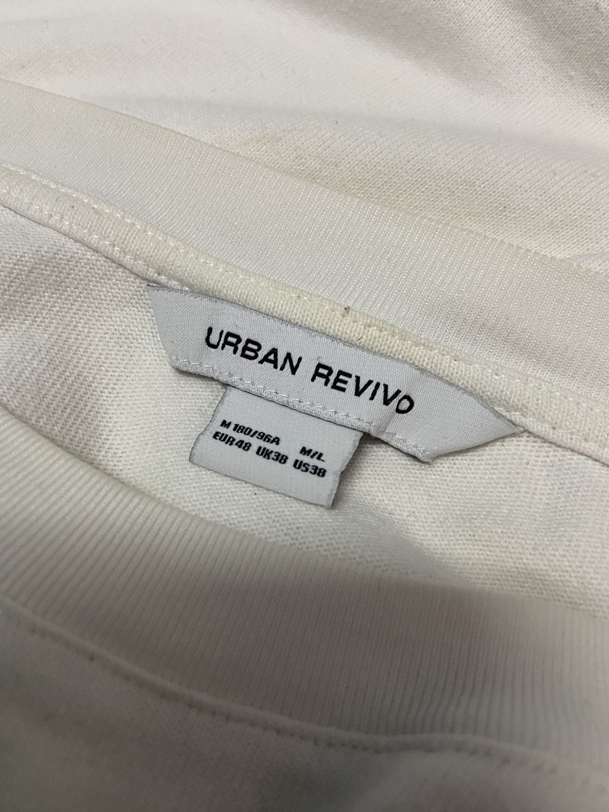 Japanese Brand URBAN REVIVO ART GRAPHIC TEE SHIRT Size US L / EU 52-54 / 3 - 6 Thumbnail