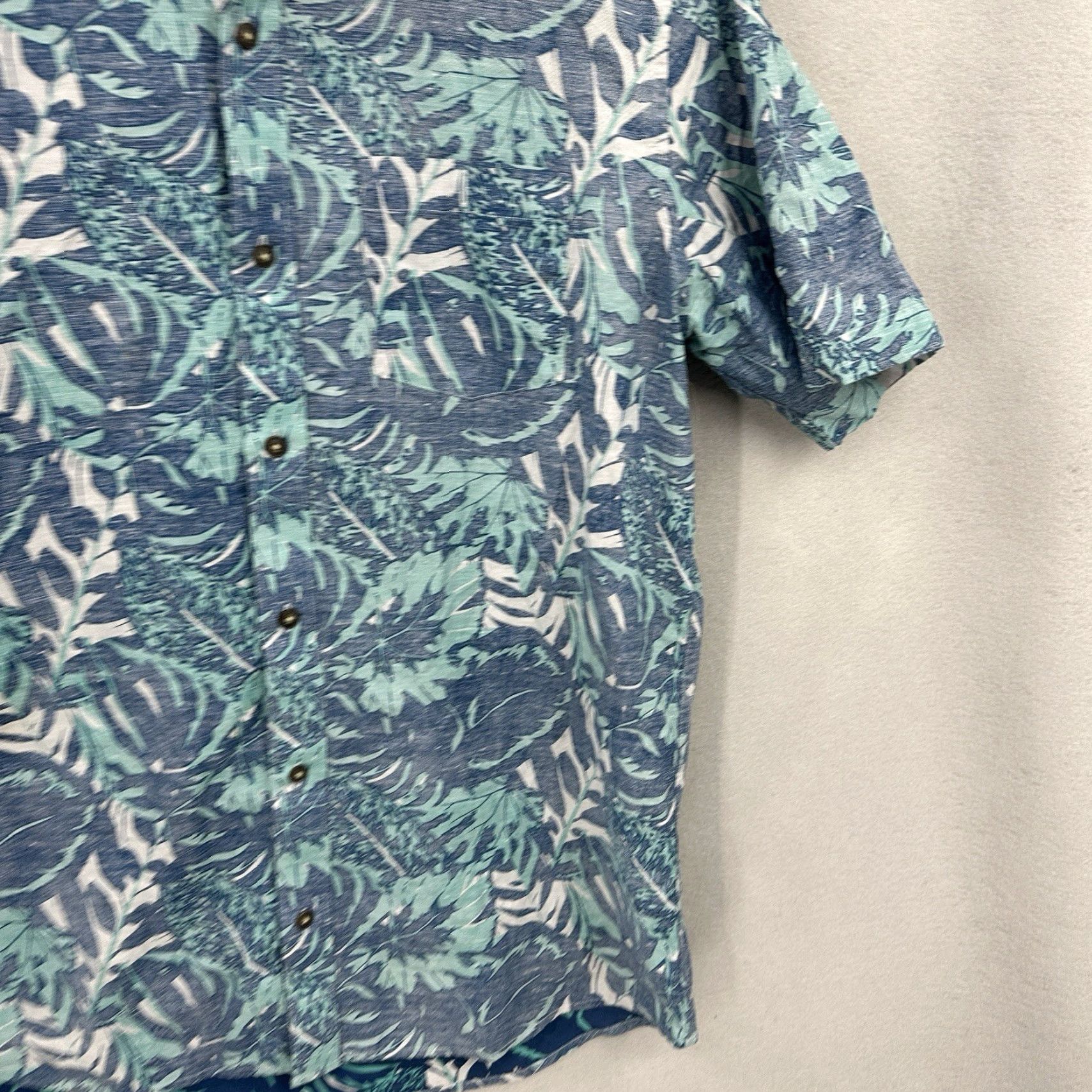 TravisMathew Travis Mathew Shirt Mens Large Blue Short Sleeve Hawaiian Floral Reverse Weave Shirt Mens Large Blue Hawaiian Floral Print Button-Up 90s Theme Mens Size US L / EU 52-54 / 3 - 3 Thumbnail