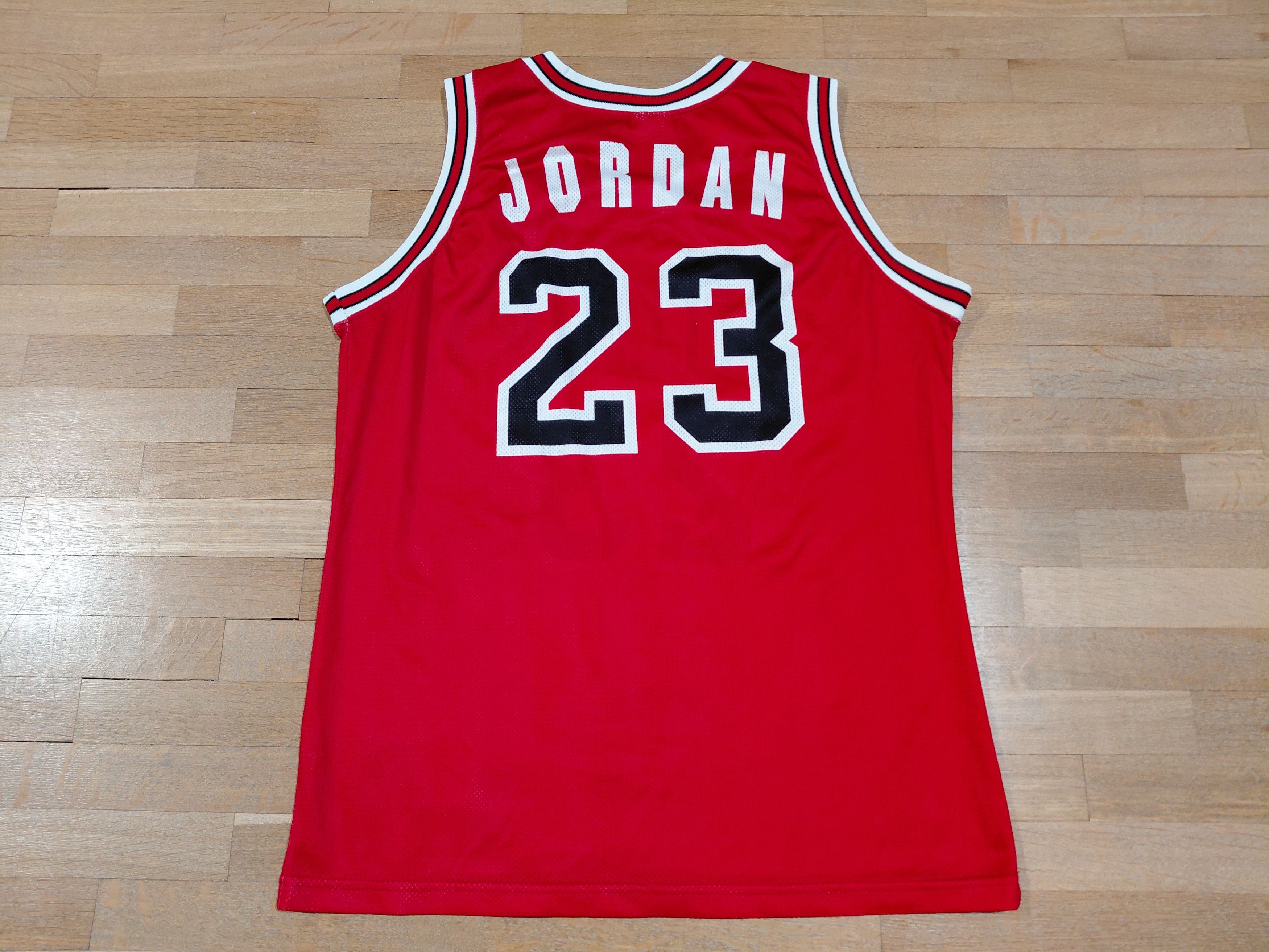 Champion Vintage Chicago Bulls 23 Jordan Champion Excellent Jersey Size US L / EU 52-54 / 3 - 9 Thumbnail