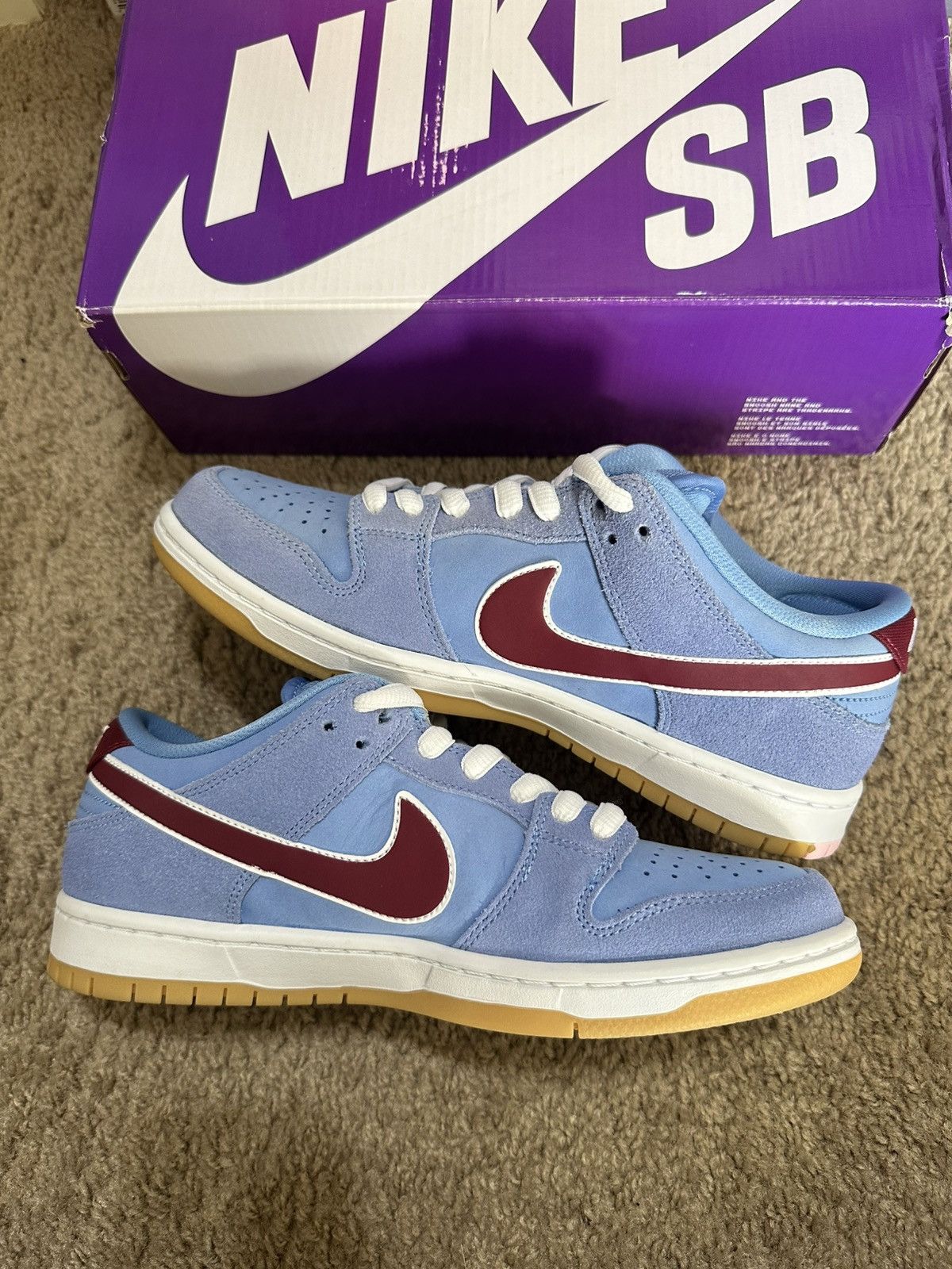 Nike SB Size 8 - Nike SB Dunk Low Philadelphia Phillies Size US 8 / EU 41 - 2 Thumbnail