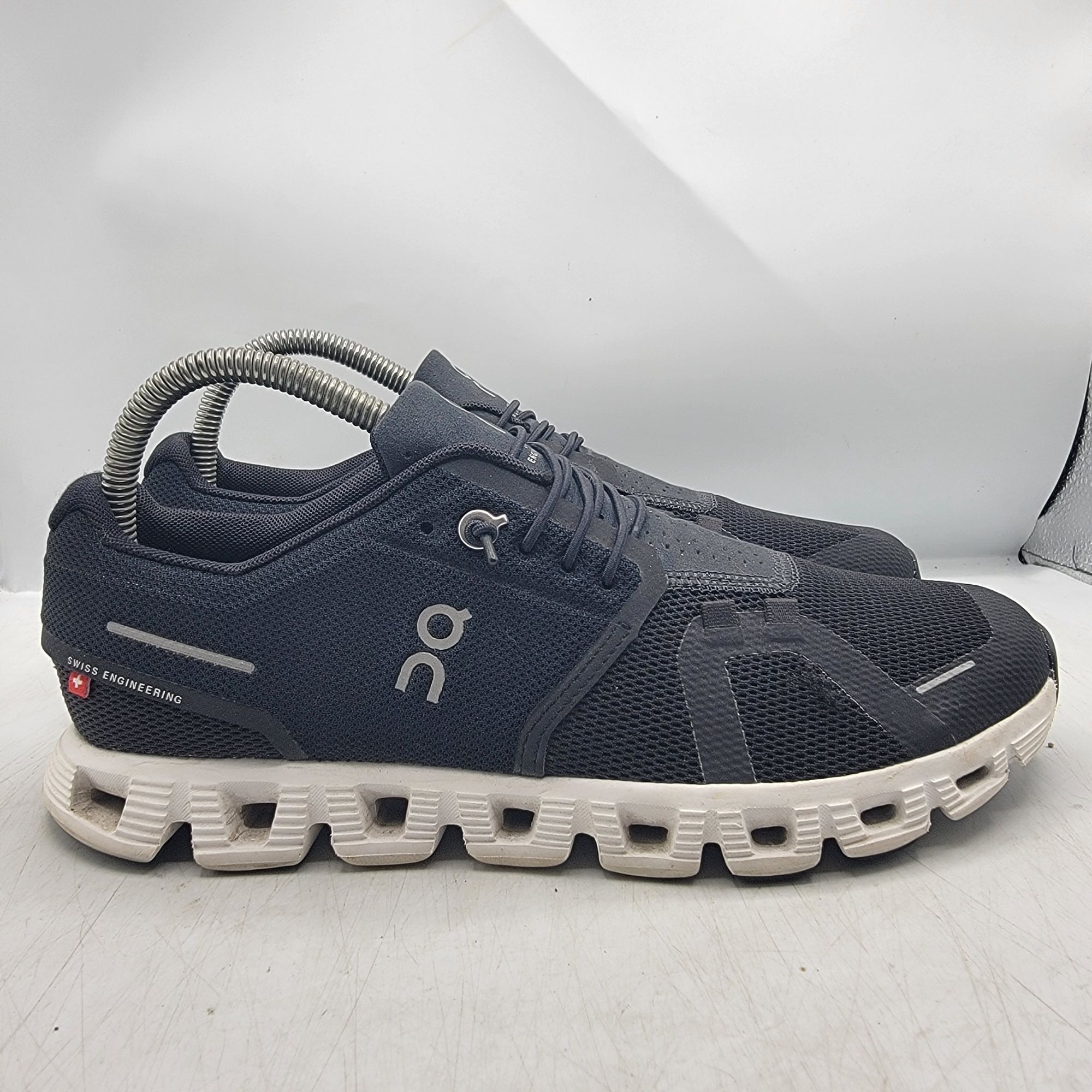 On On Cloud 5 Womens 8.5 Black White Athletic Sneaker Shoes Out Size US 8.5 / IT 38.5 - 14 Thumbnail