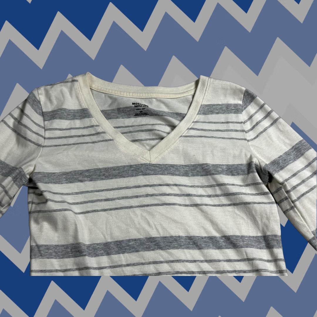 Mossimo [{"output": "Mossimo Supply Co Shirt Women S White Gray Stripe Long Sleeve V Neck - Pre-Owned Size S / US 4 / IT 40 - 1 Thumbnail