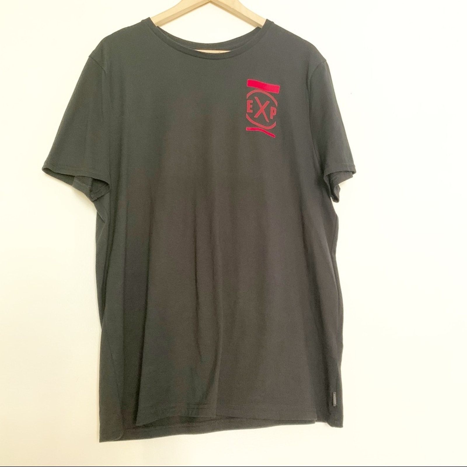 Express Express Black with Red Logo Tee Men's Size Large Size US L / EU 52-54 / 3 - 1 Thumbnail