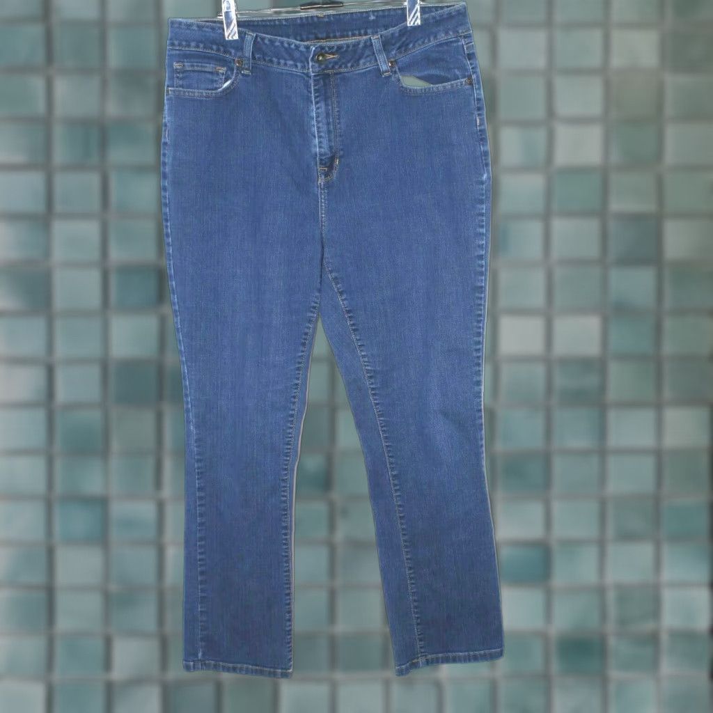 Vintage LL Bean Women's Jeans 16 Reg 32X27 Med Wash Blue Classic Fit Straight Leg Denim Size 38" / US 16 / IT 52 - 1 Thumbnail