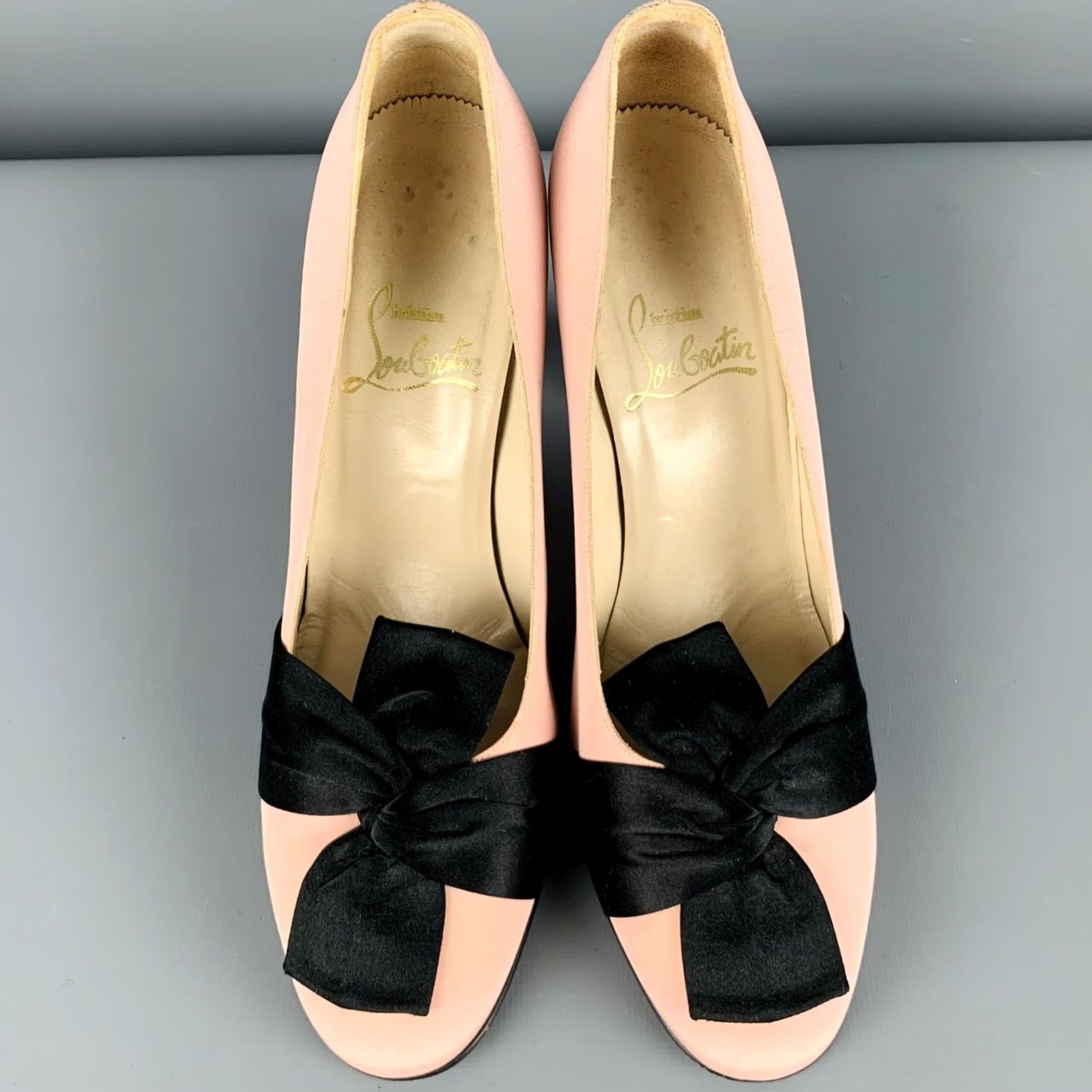 Christian Louboutin CHRISTIAN LOUBOUTIN Pumps Pink Fabric Bow 7.5 Women's Shoes Italy Leather? Satin Bow Pump Women 7.5 Pink Black Fabric Bow Pumps Size US 8 / IT 38 - 4 Thumbnail