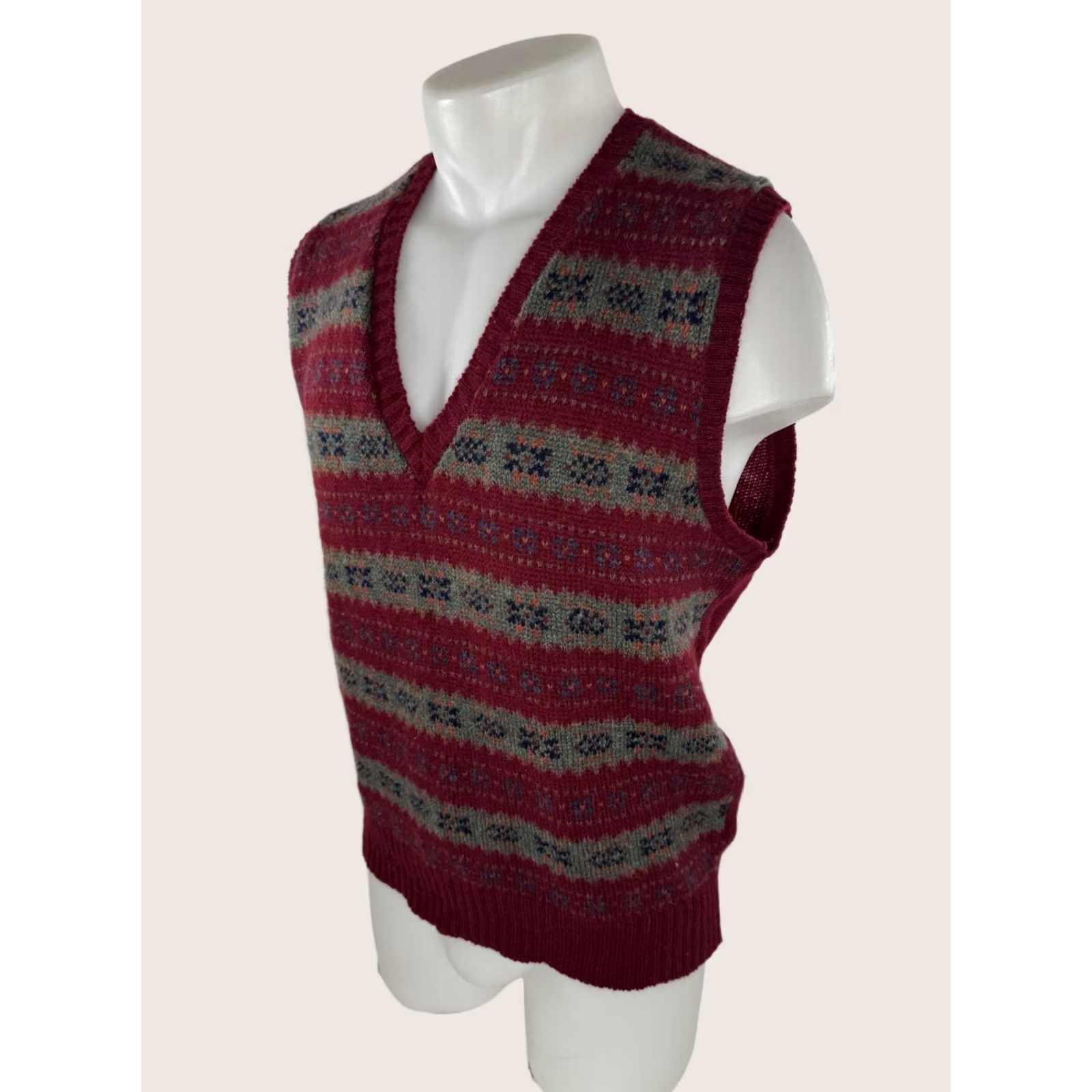 Vintage HUBERT WHITE / SCOTLAND Hand Loom Knit Ultra Rare Wool M Vintage Sweater Vest Knit Wool Red Vest Mens M Regular Size Size US M / EU 48-50 / 2 - 1 Thumbnail