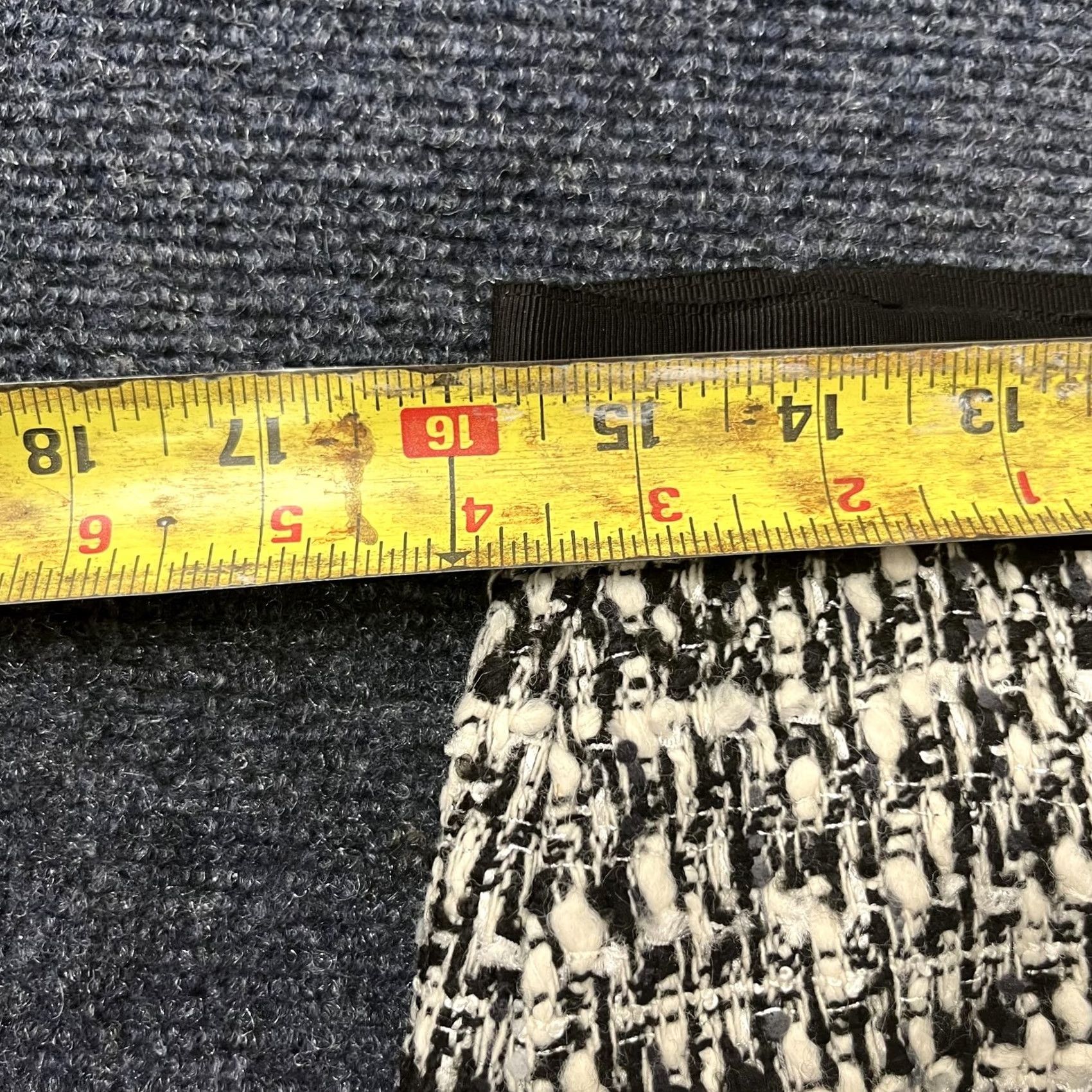 Vintage Classiques Entier Skirt Womens 8 Black White Boucle Tweed Pencil Wool Blend Knee Length Lined Straight & Pencil Office, Workwear Womens Small? Size 30" / US 8 / IT 44 - 3 Thumbnail