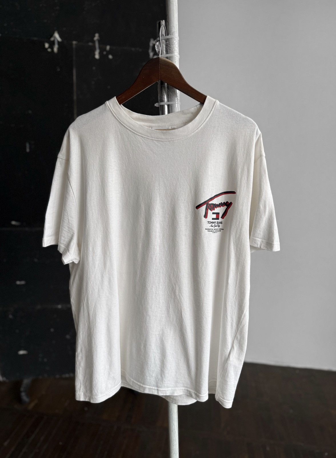 Tommy Hilfiger Tommy Hilfiger Tommy Jeans White T-Shirt Big Logo Graphic Size US XL / EU 56 / 4 - 5 Thumbnail