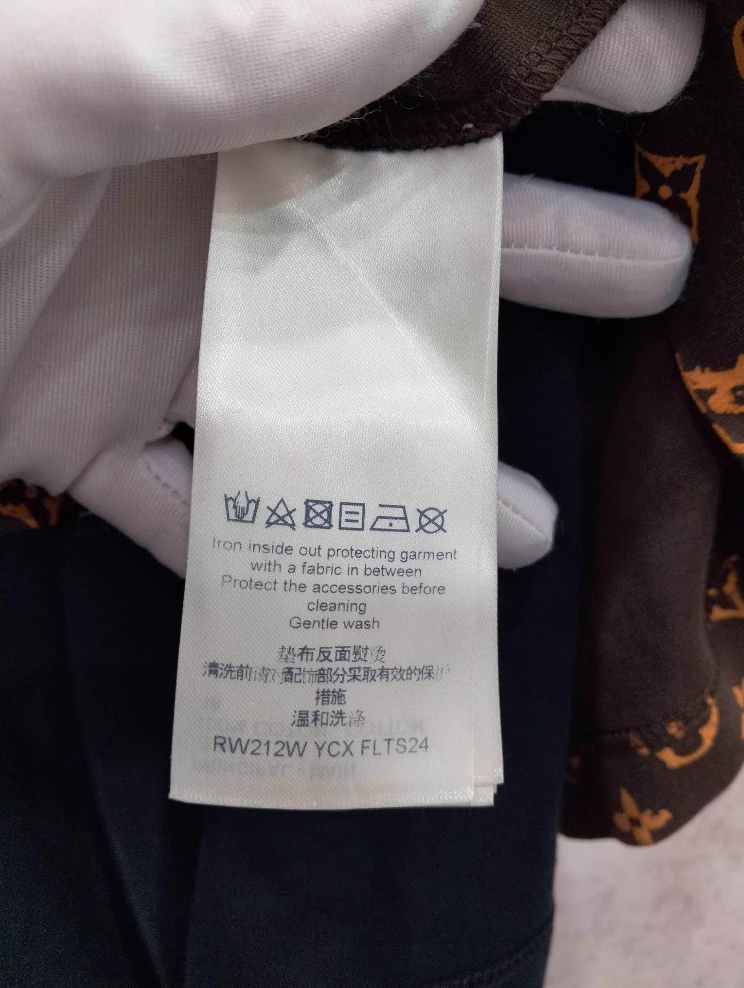 Louis Vuitton LV Monogram Logo Short Sleeve TEE XS 95 New Size XS / US 0-2 / IT 36-38 - 4 Thumbnail
