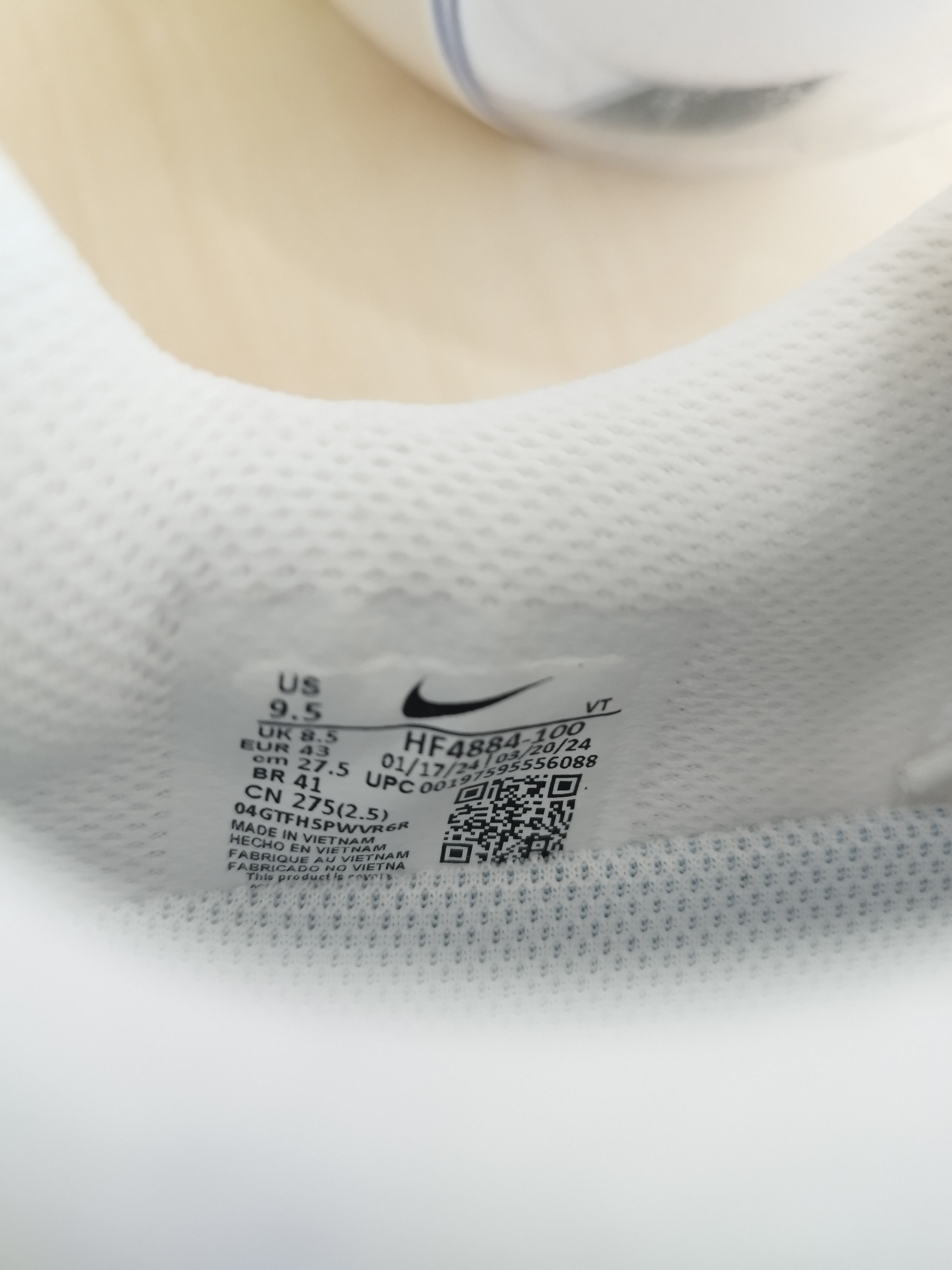 Nike Nike air max 2013 Size US 10 / EU 43 - 3 Thumbnail