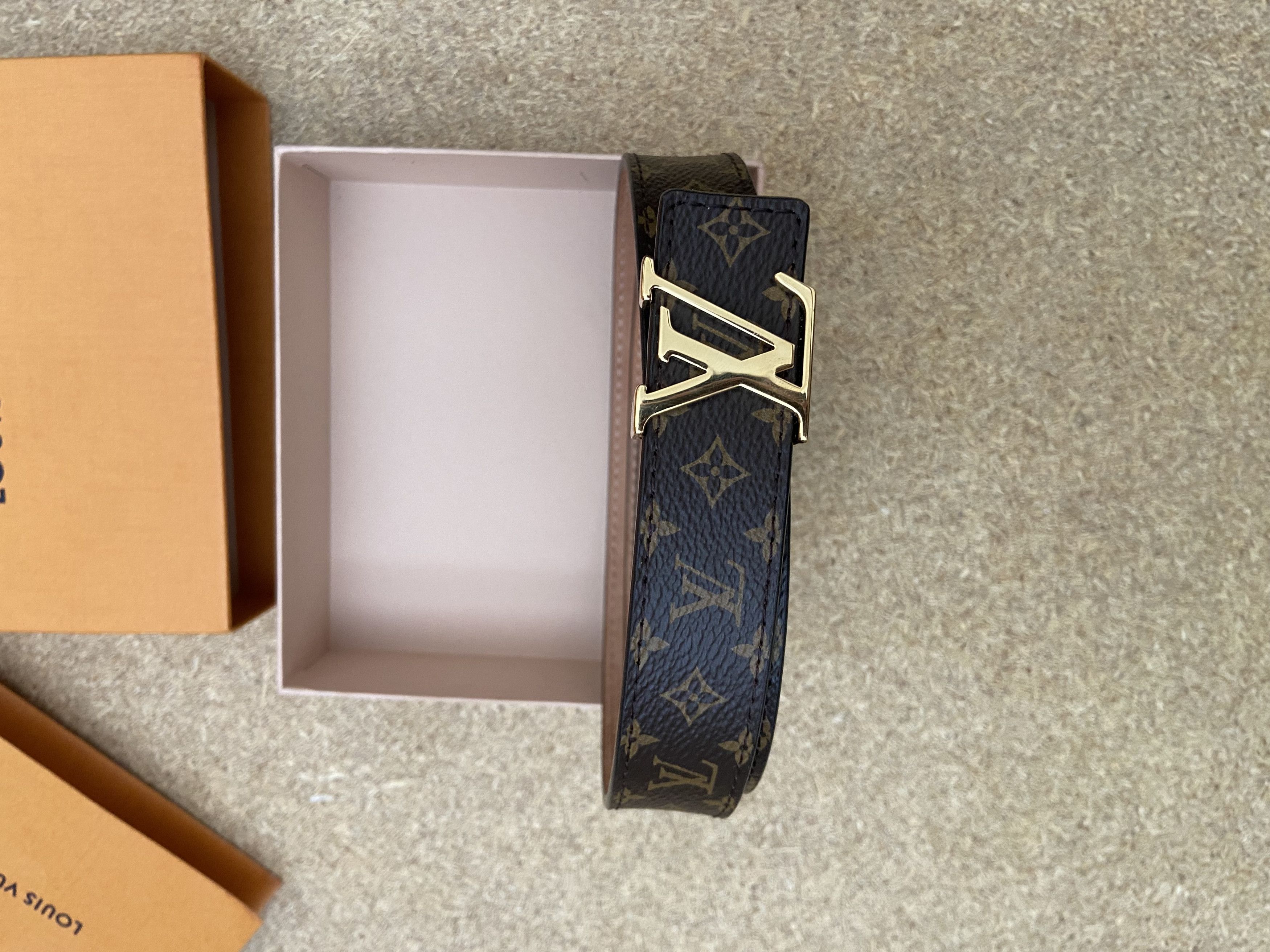 Louis Vuitton Louis Vuitton initials women’s Belt Size ONE SIZE - 4 Thumbnail