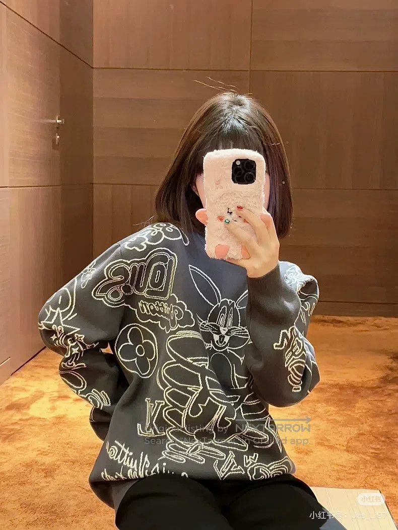 Louis Vuitton Louis Vuitton New Year Limited Bugs Bunny Pattern Grey Cre Size US XXL / EU 58 / 5 - 9 Thumbnail